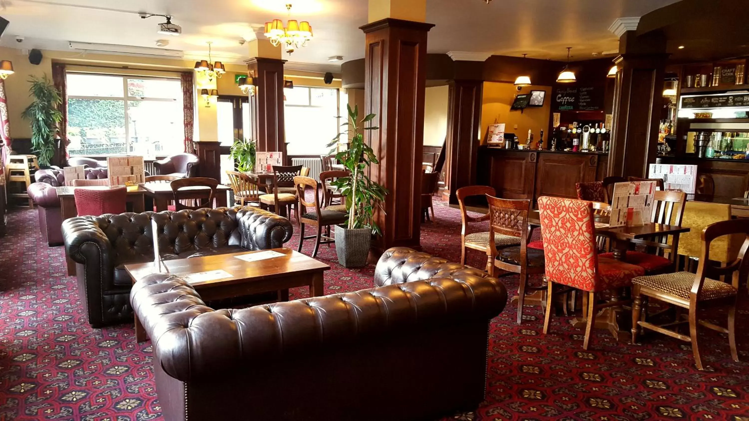 Lounge or bar in The Foley Arms Hotel Wetherspoon