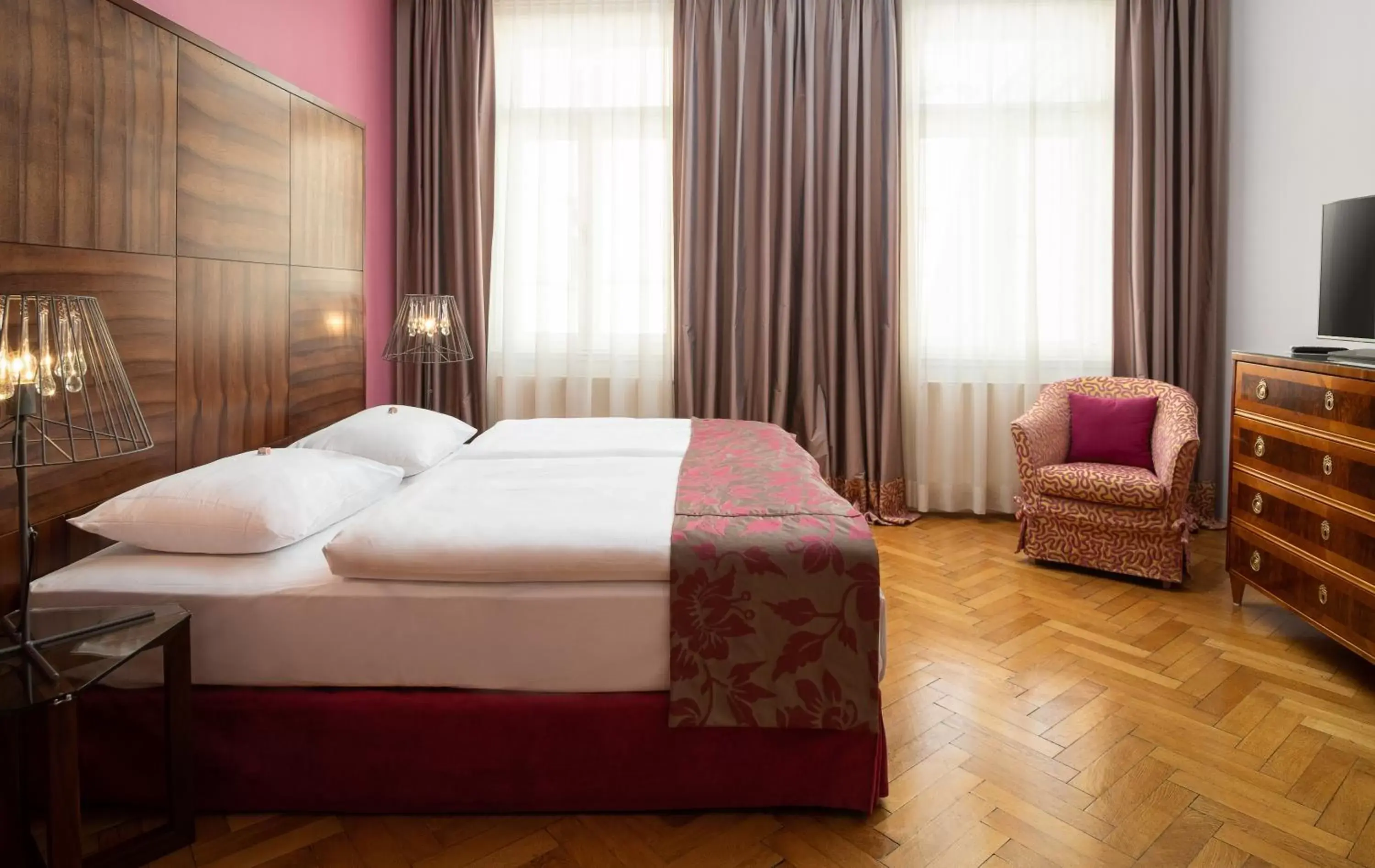 Photo of the whole room, Bed in Appartement-Hotel an der Riemergasse