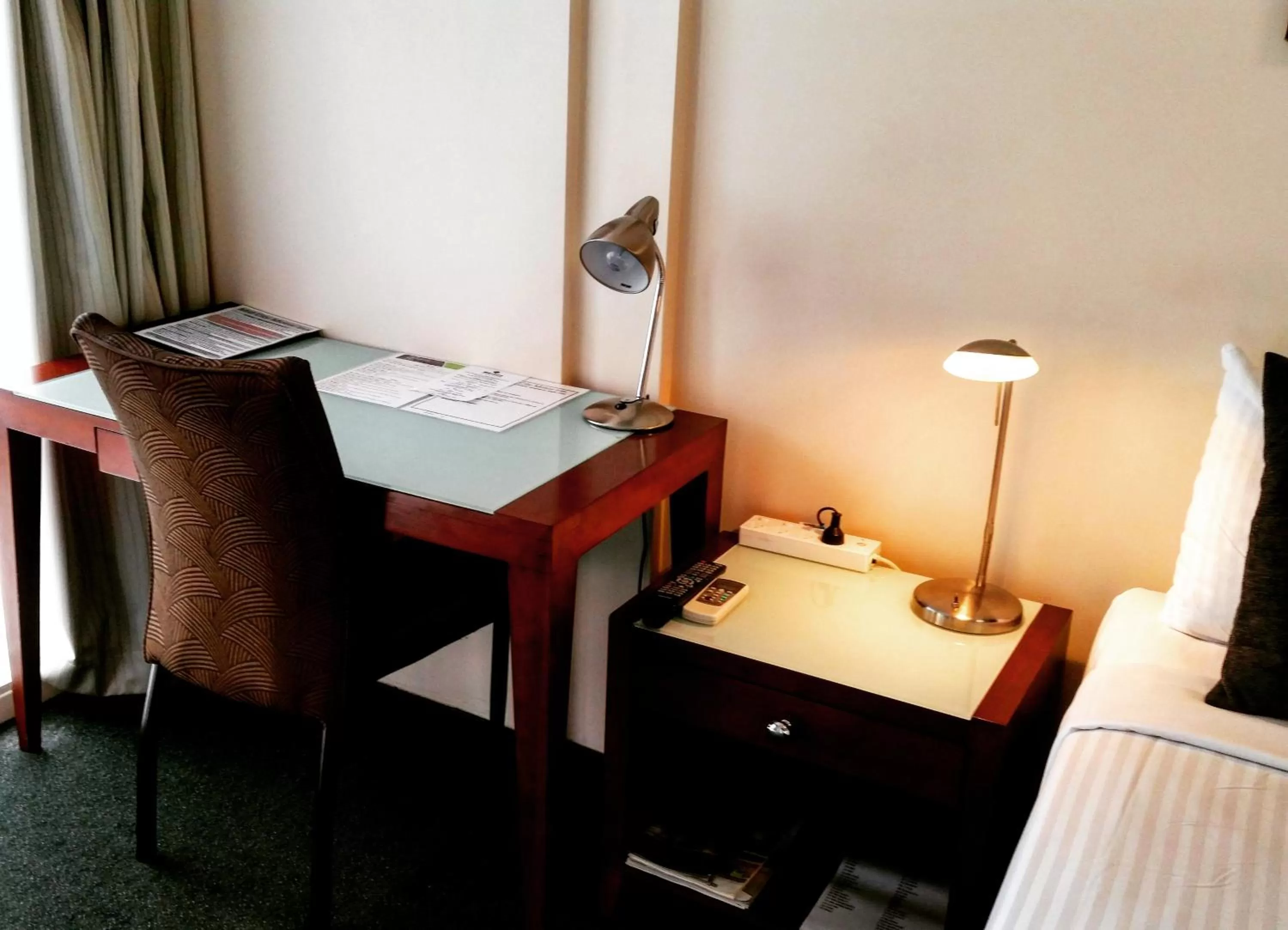 Seating area, Bed in Mid City Motor Inn Singleton