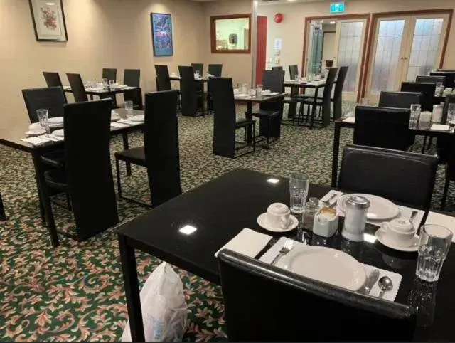 Restaurant/Places to Eat in Airport Inn