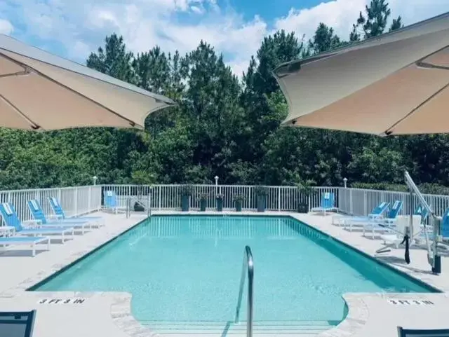 Swimming Pool in Comfort Inn & Suites