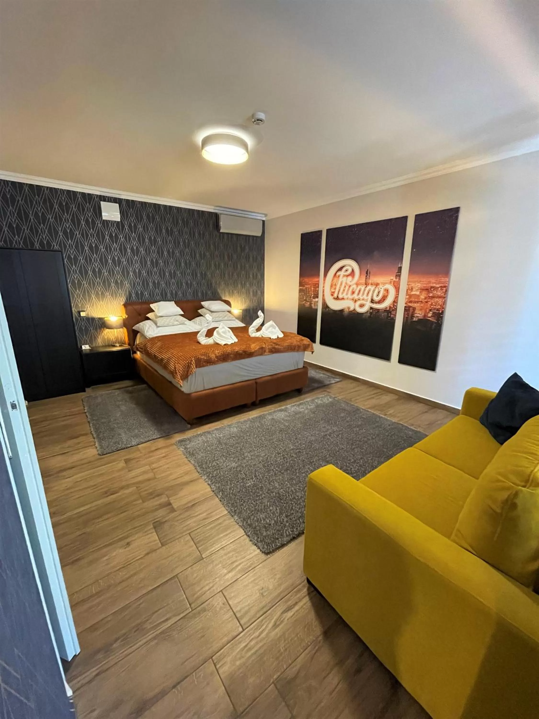 Photo of the whole room, Bed in Chicago Vendégház