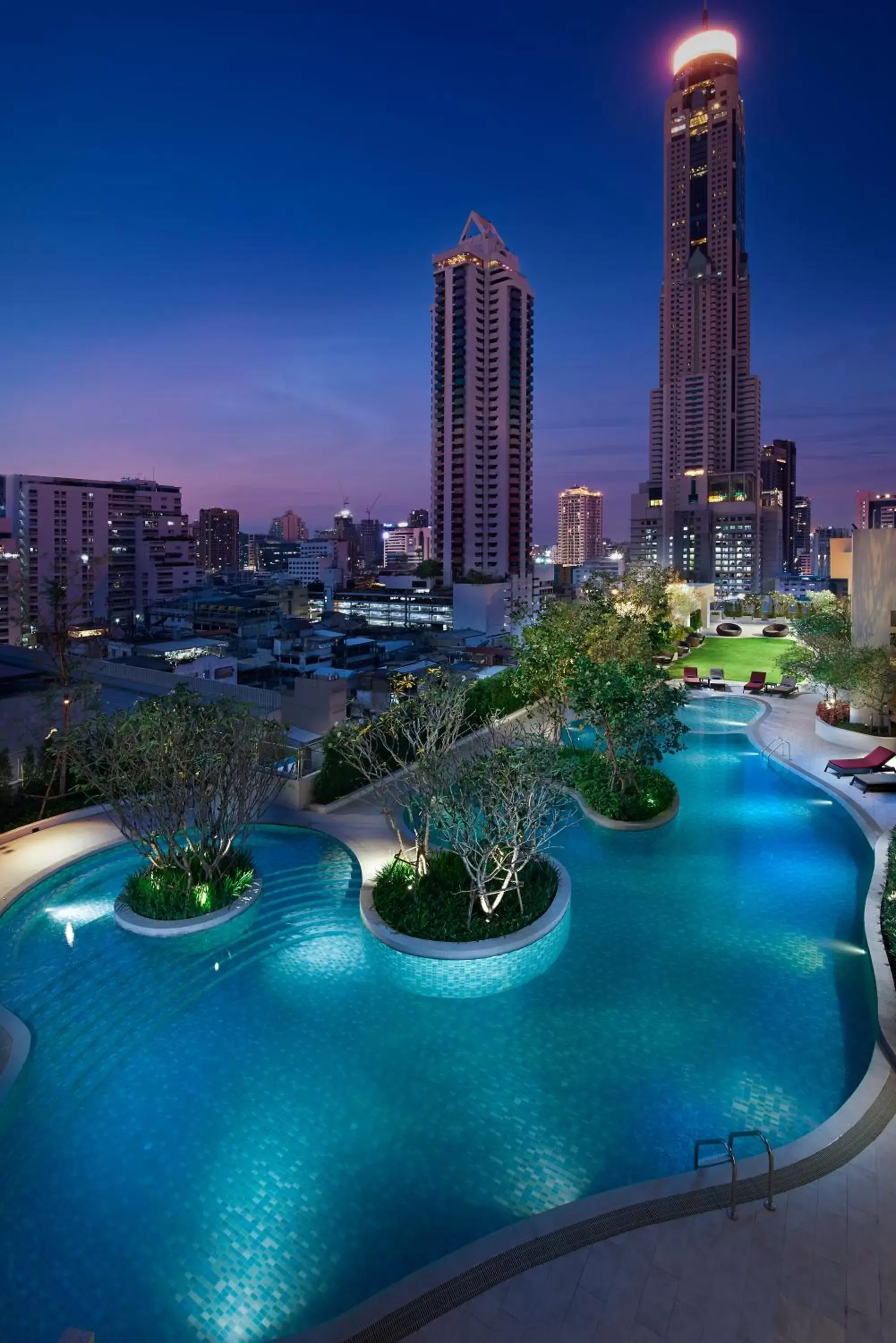 Pool view in Amari Watergate Bangkok