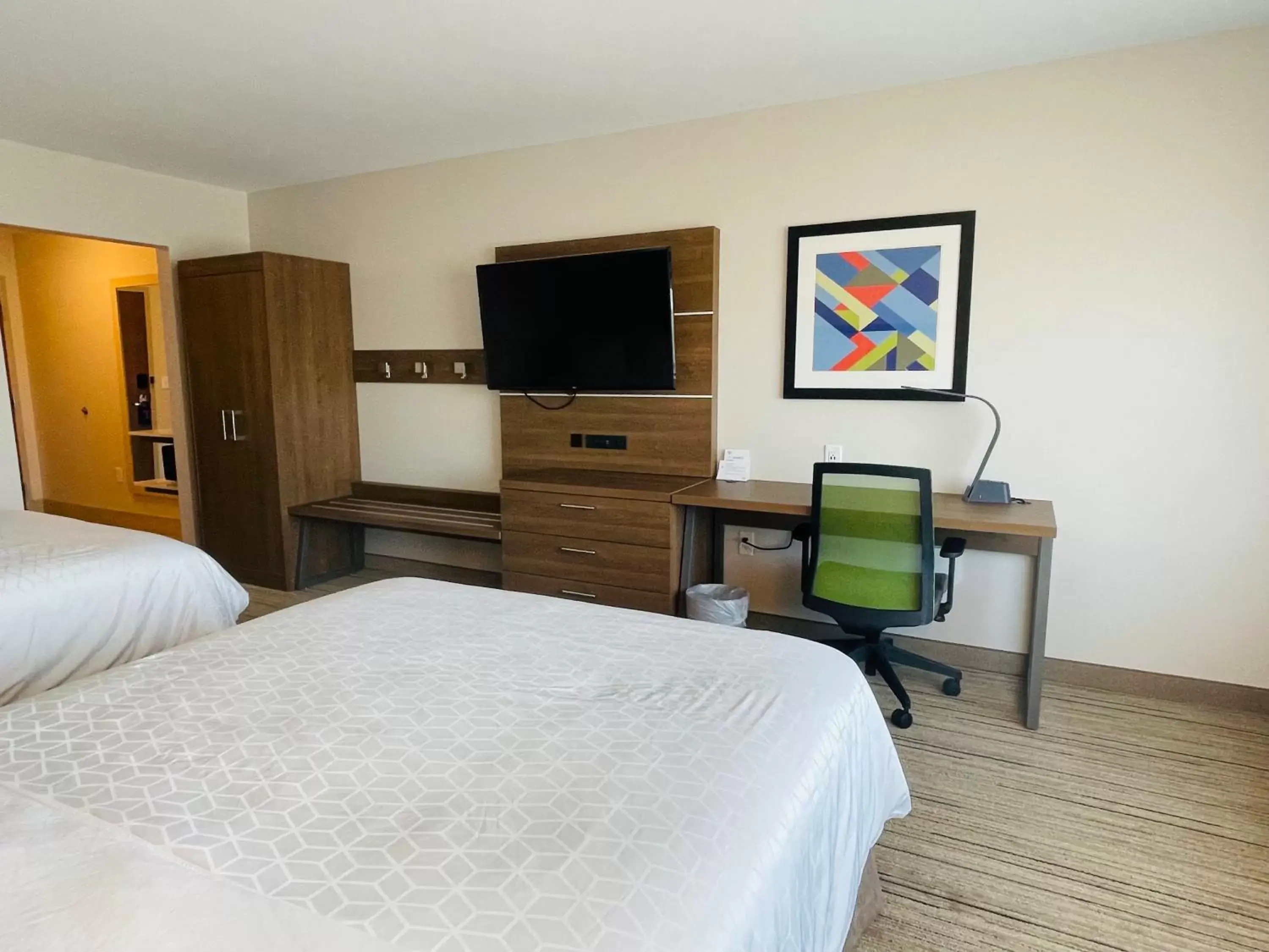 Bedroom, Bed in Holiday Inn Express & Suites - Phoenix - Airport North, an IHG Hotel