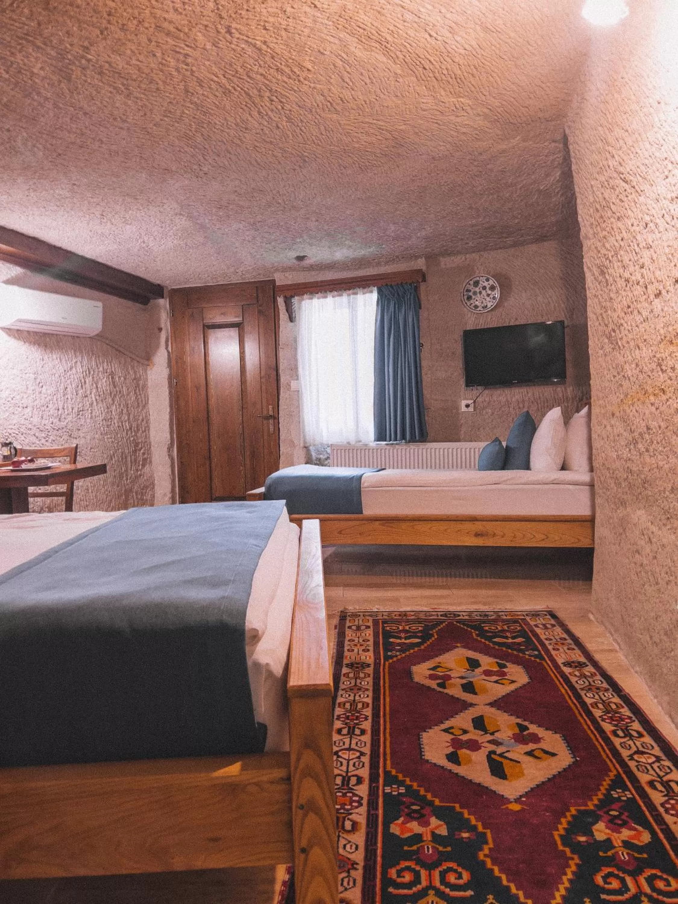 View (from property/room), Bed in Local Cave House