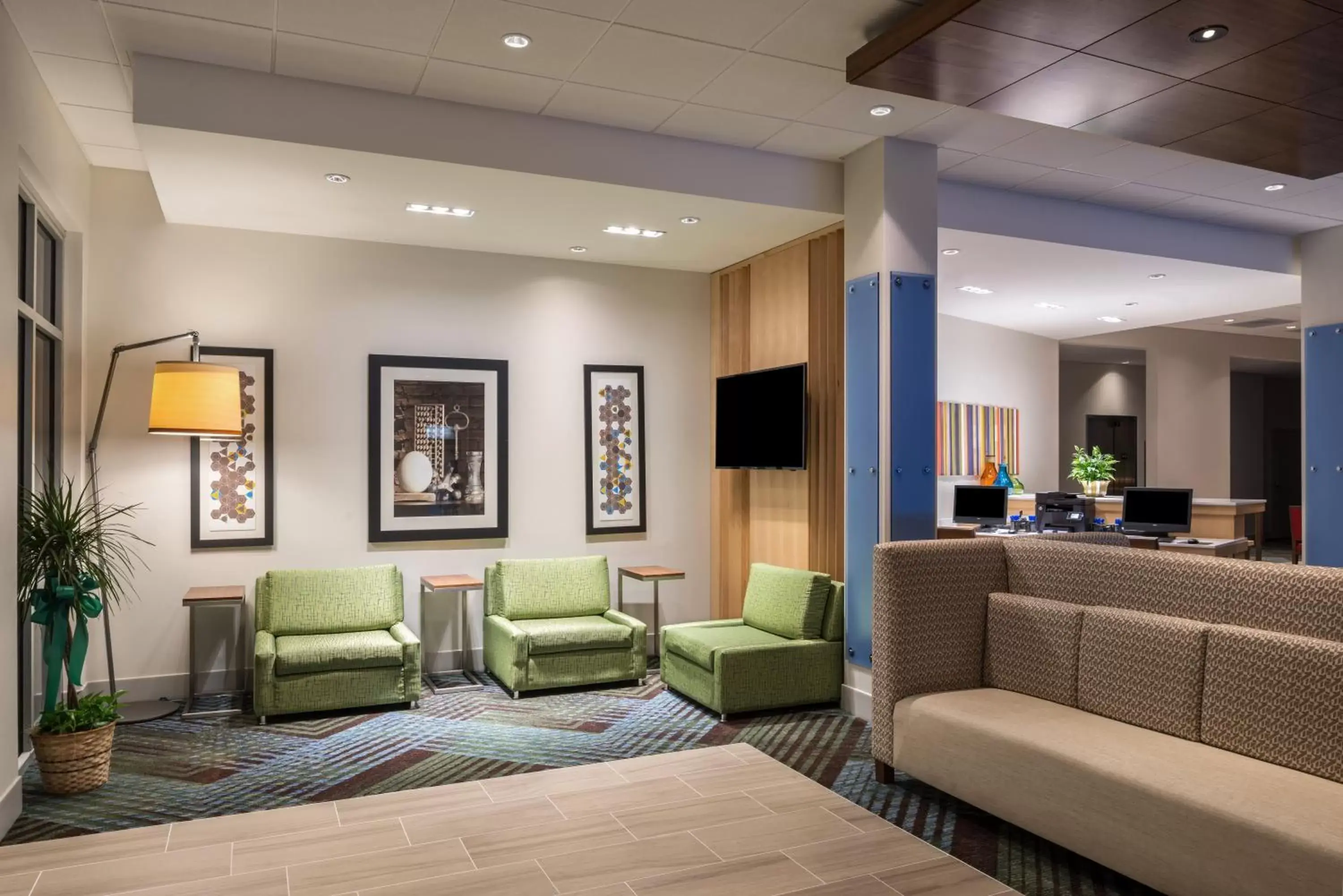 Lobby or reception, Seating Area in Holiday Inn Express Troy, an IHG Hotel