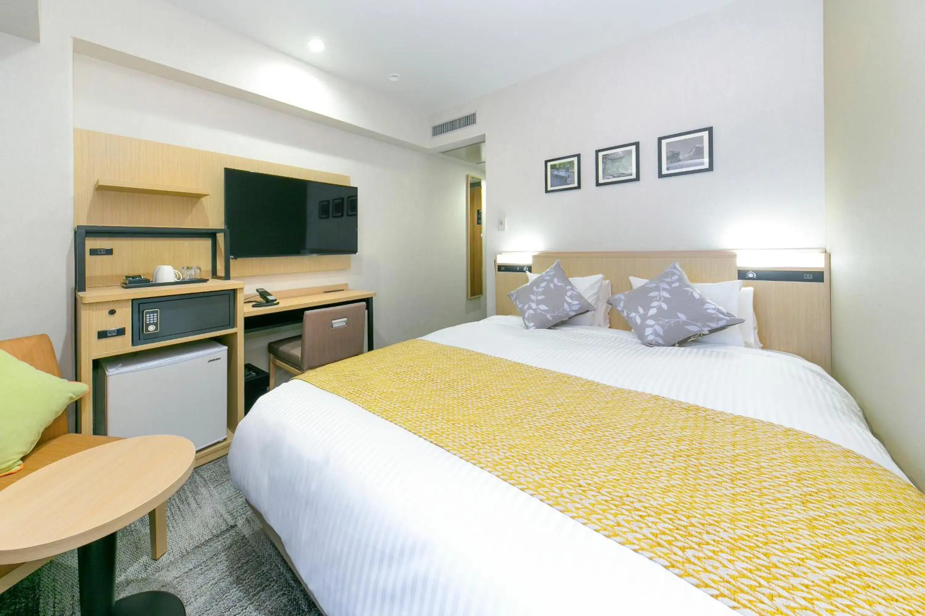 Standard Queen Room - single occupancy - Non-Smoking in ART Hotel Oita Standard Queen Room - single occupancy - Non-Smoking in ART Hotel Oita