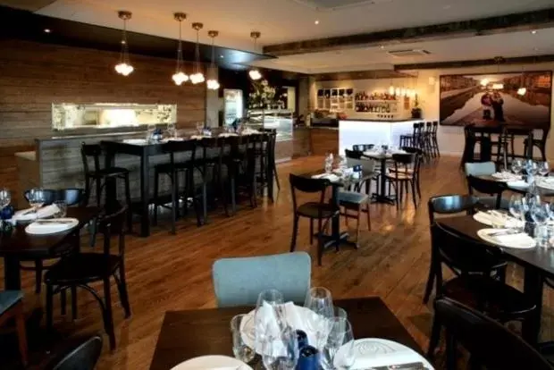 Restaurant/Places to Eat in The Crown Hotel