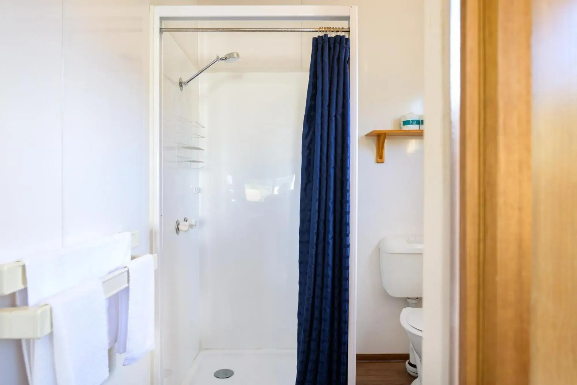 Shower, Bathroom in Discovery Parks - Mornington Hobart