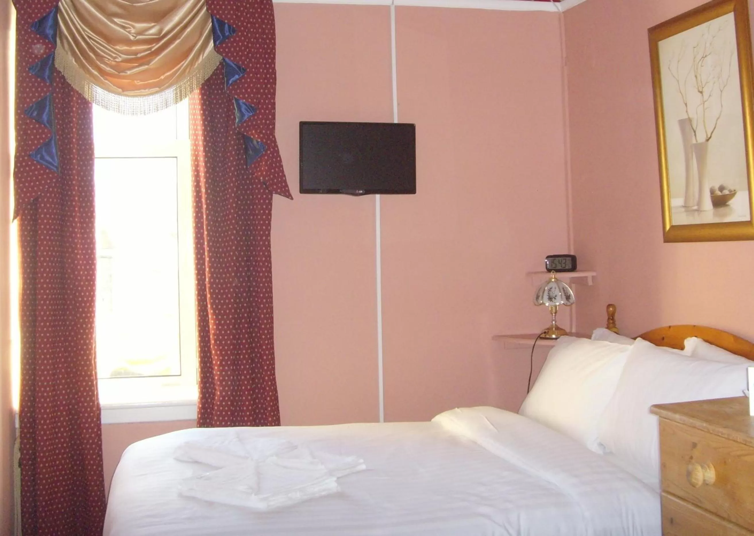 Bed in Twin Lions Hotel