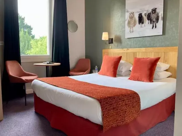 Photo of the whole room, Bed in Hôtel Coeur De Loire