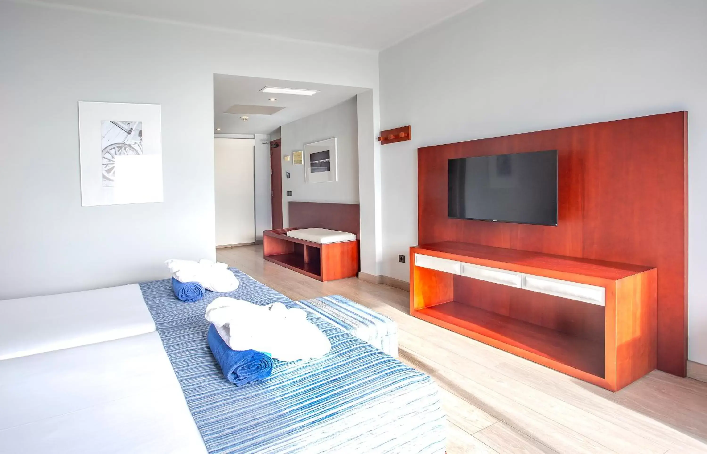 Bed, TV/Entertainment Center in Marins Suites - Adults Only Hotel