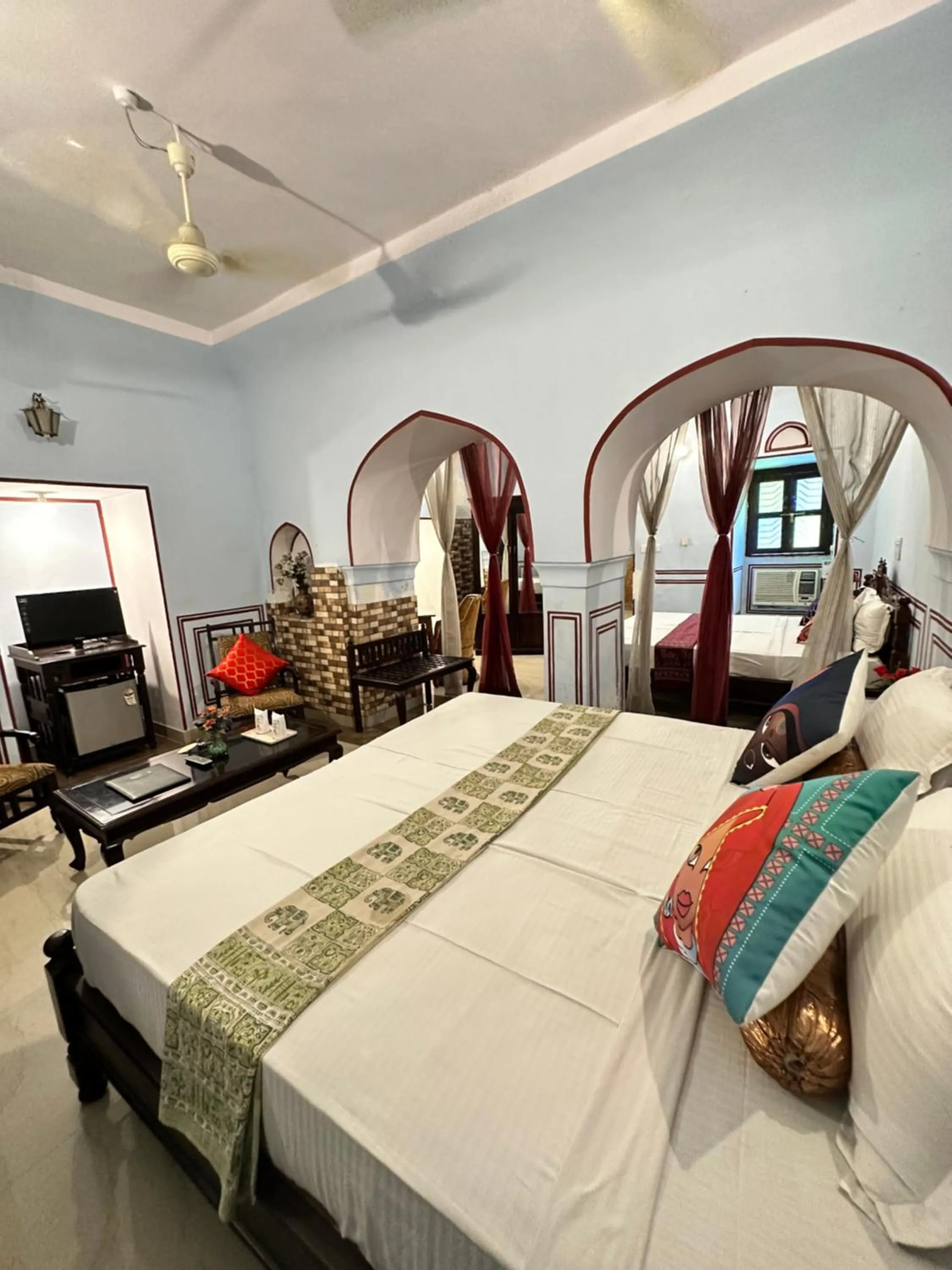 Bed in Rawla Mrignayani Palace