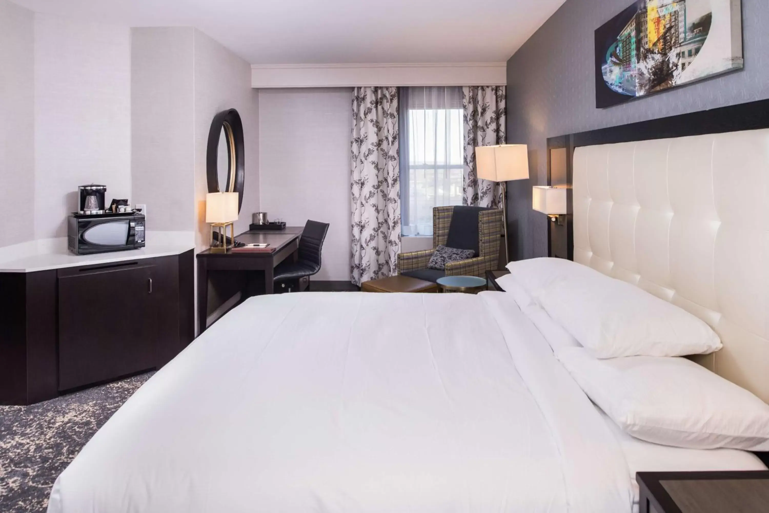 Bedroom, Bed in DoubleTree by Hilton Utica