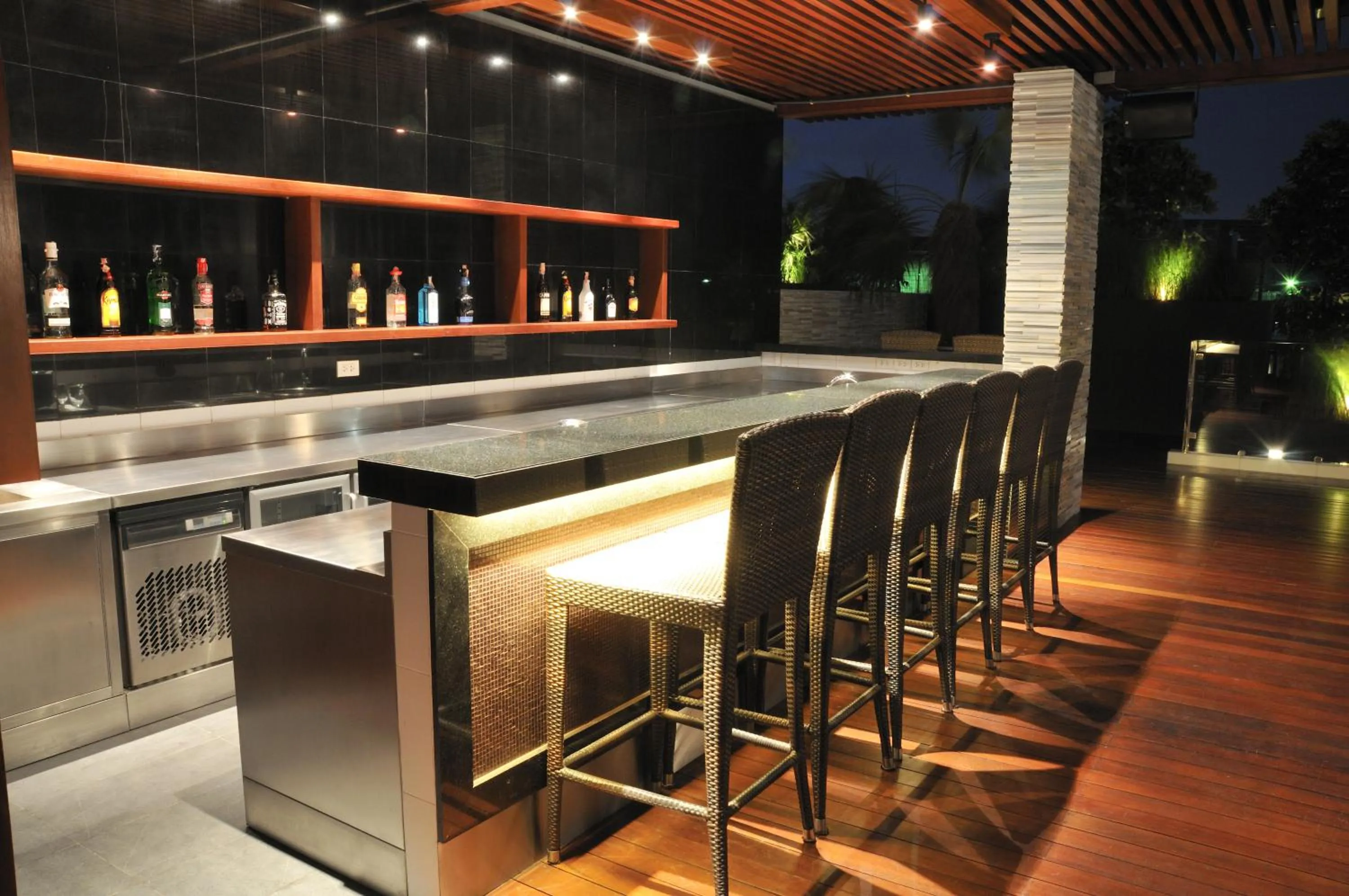 Lounge or bar in Amaranth Suvarnabhumi Hotel - Free Suvarnabhumi Airport Shuttle