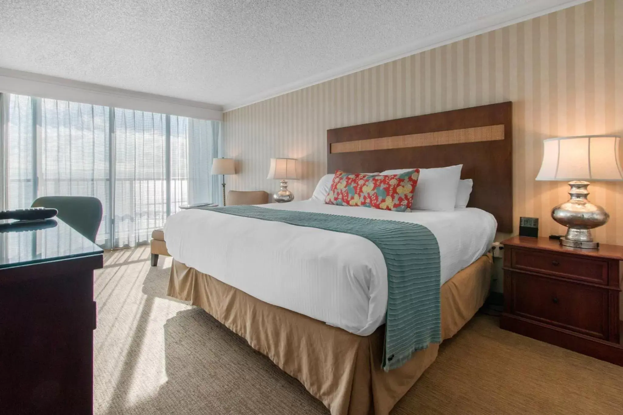 Photo of the whole room, Bed in Omni Corpus Christi Hotel