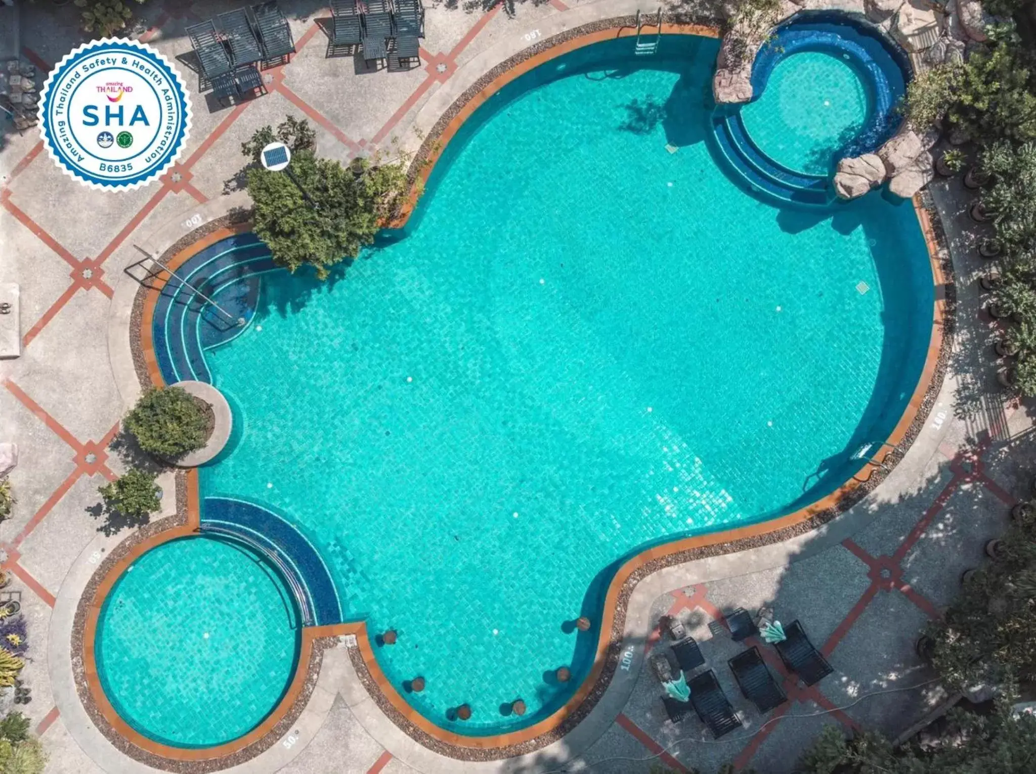 Swimming pool in Mike Garden Resort - SHA EXTAR PLUS Swimming pool in Mike Garden Resort - SHA EXTAR PLUS