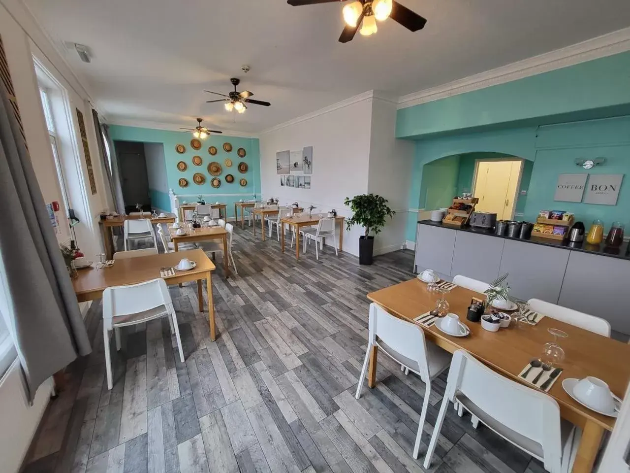 Restaurant/Places to Eat in Beach Hotel Torbay