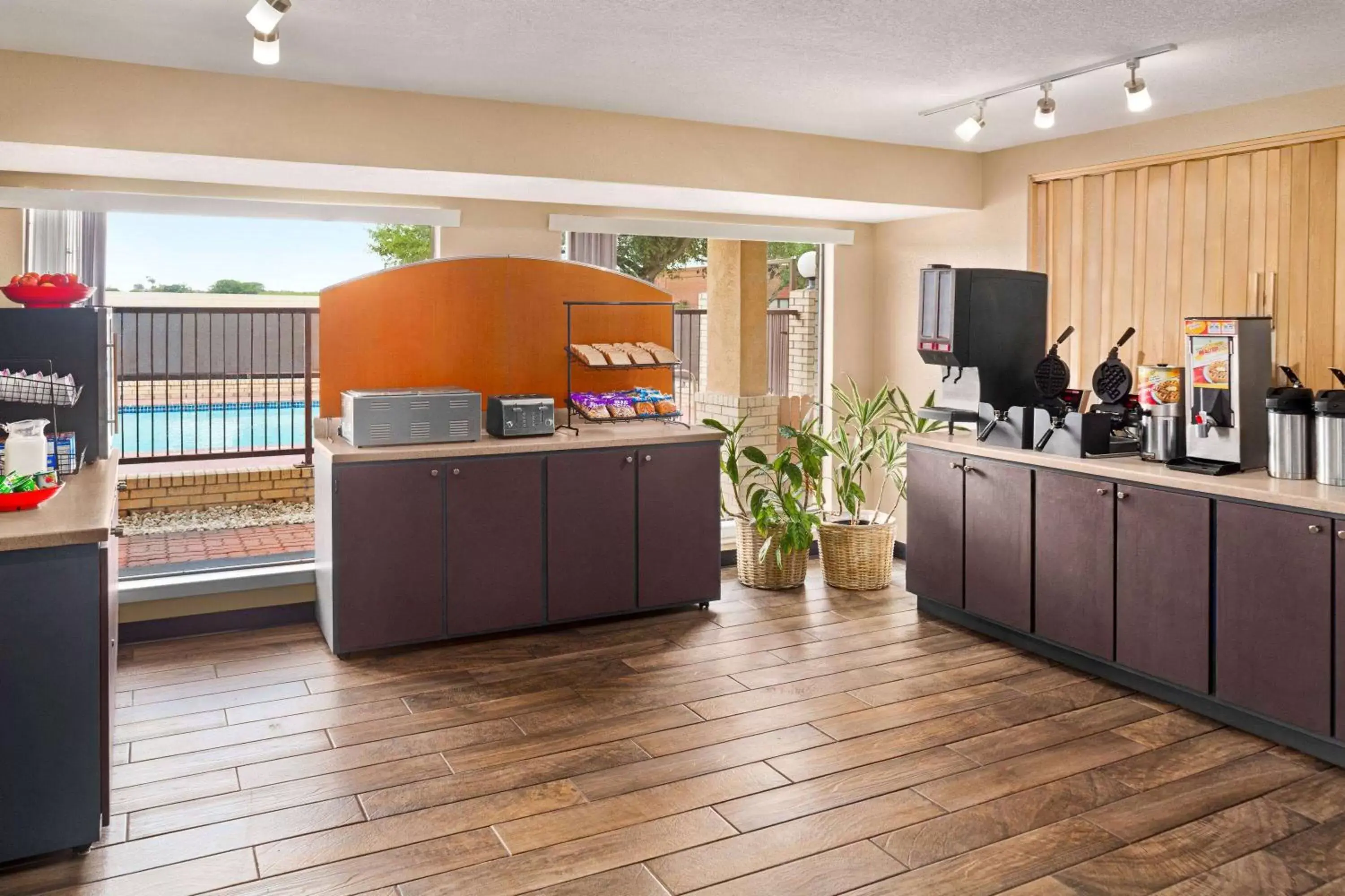 Breakfast in Ramada by Wyndham San Antonio Near SeaWorld - Lackland AFB Breakfast in Ramada by Wyndham San Antonio Near SeaWorld - Lackland AFB