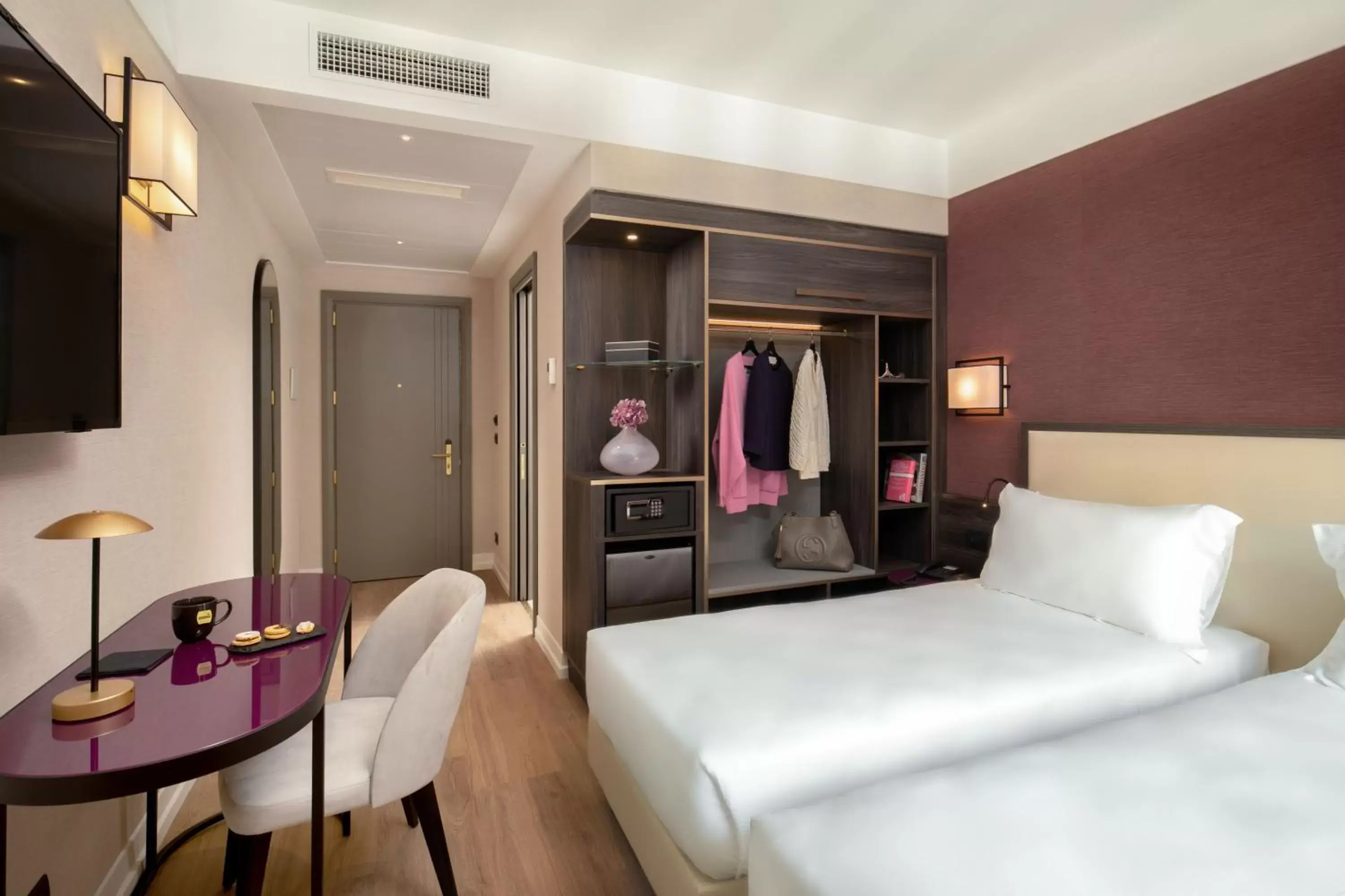 Bedroom in Hotel St Martin by OMNIA hotels