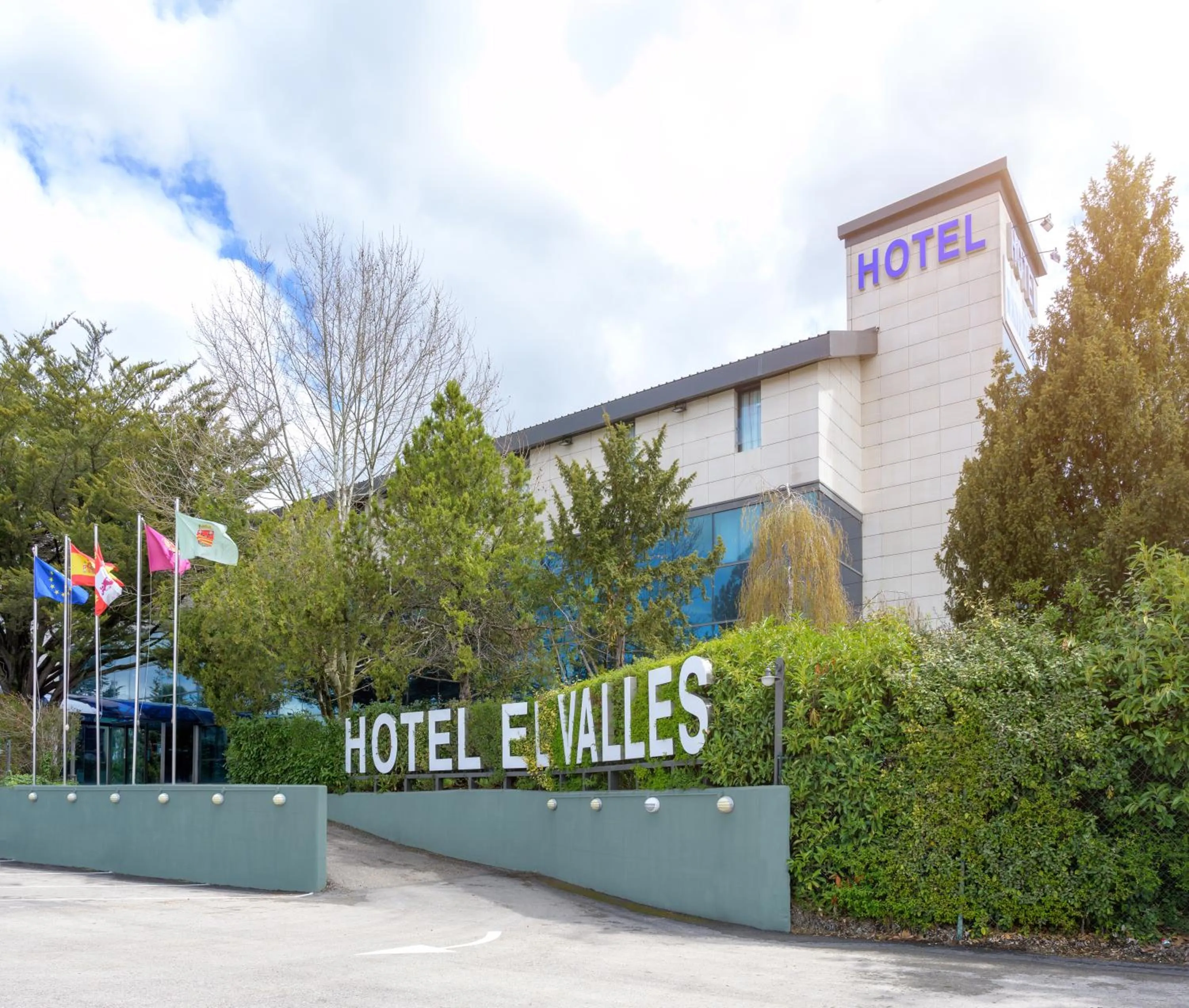 Garden in Hotel Restaurante El Valles 4 ESTRELLAS