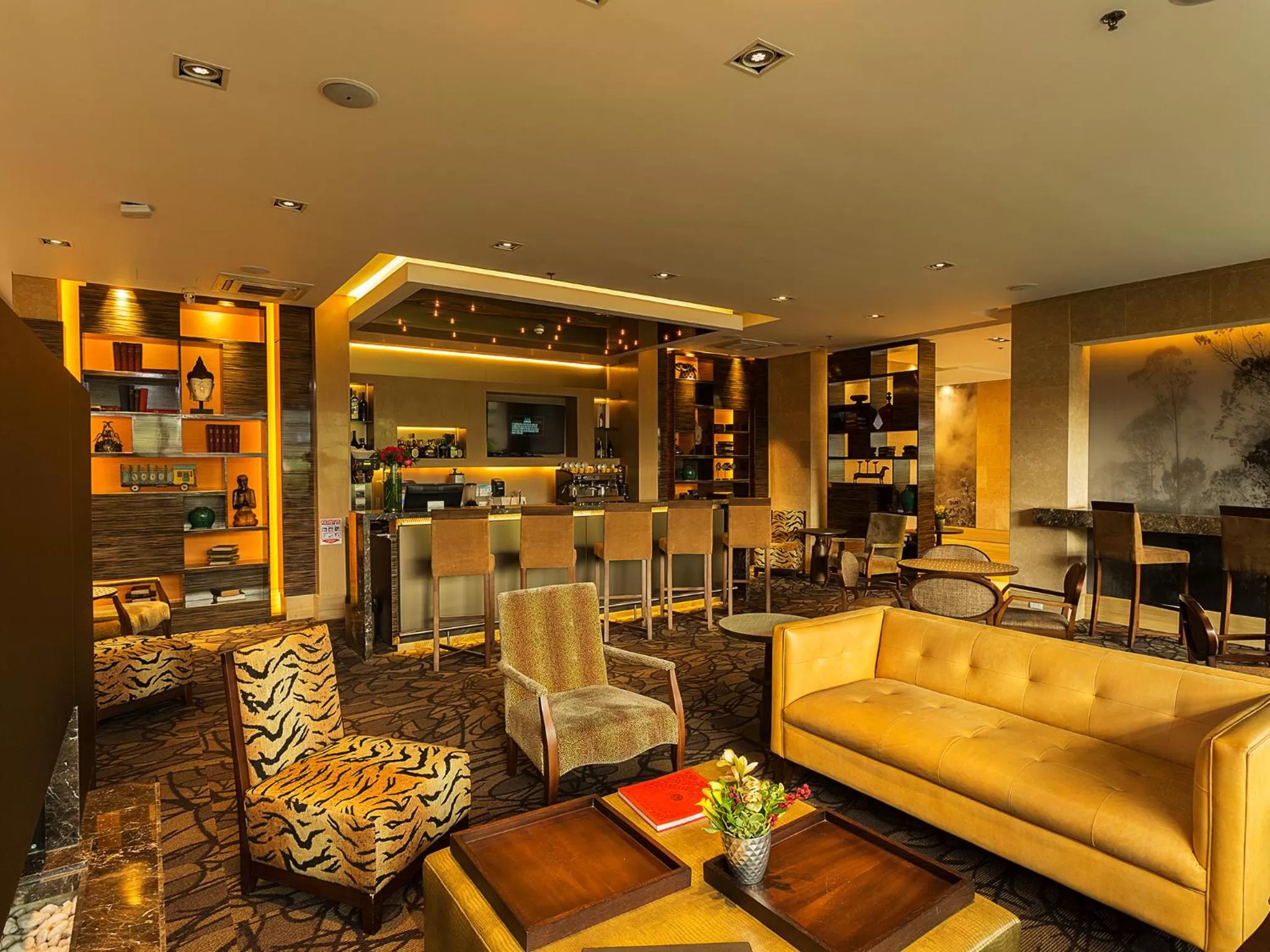 Communal lounge/ TV room in EK Hotel By Preferred Hotels Group
