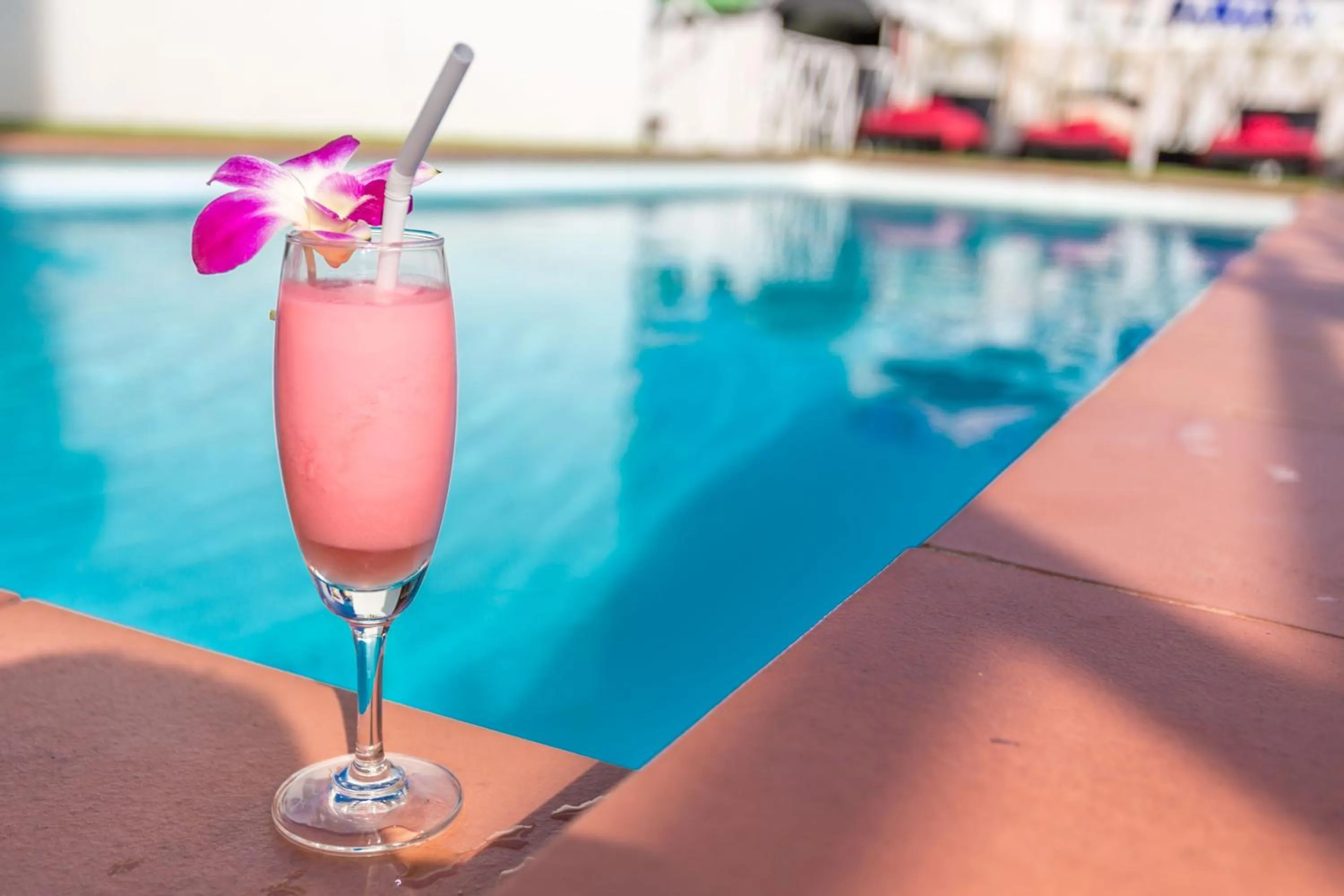 Swimming pool in PJ Patong Resortel