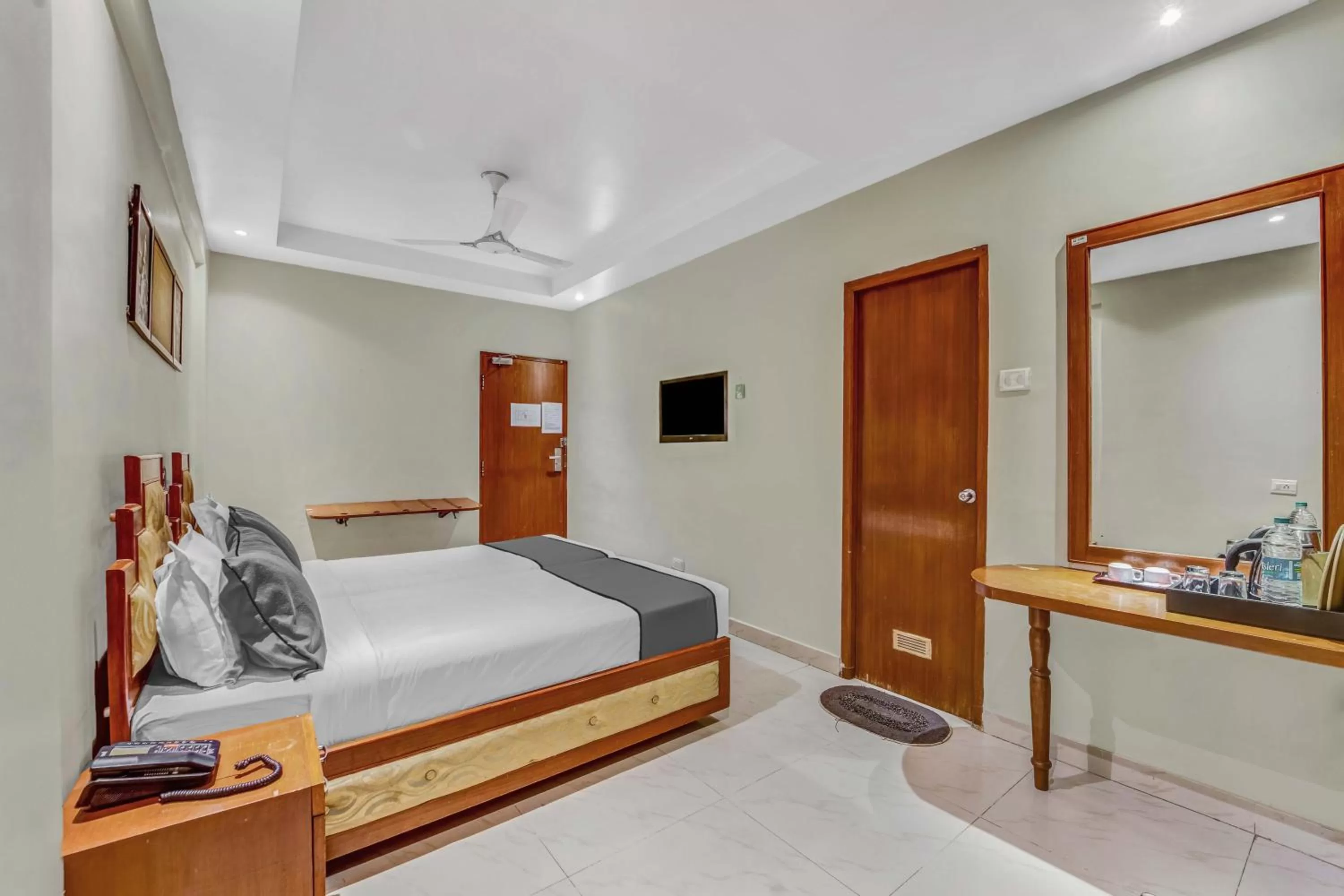 Bed in Upar Hotels Cinecity Kodambakkam RAGHAVENDRA MANDAPAM