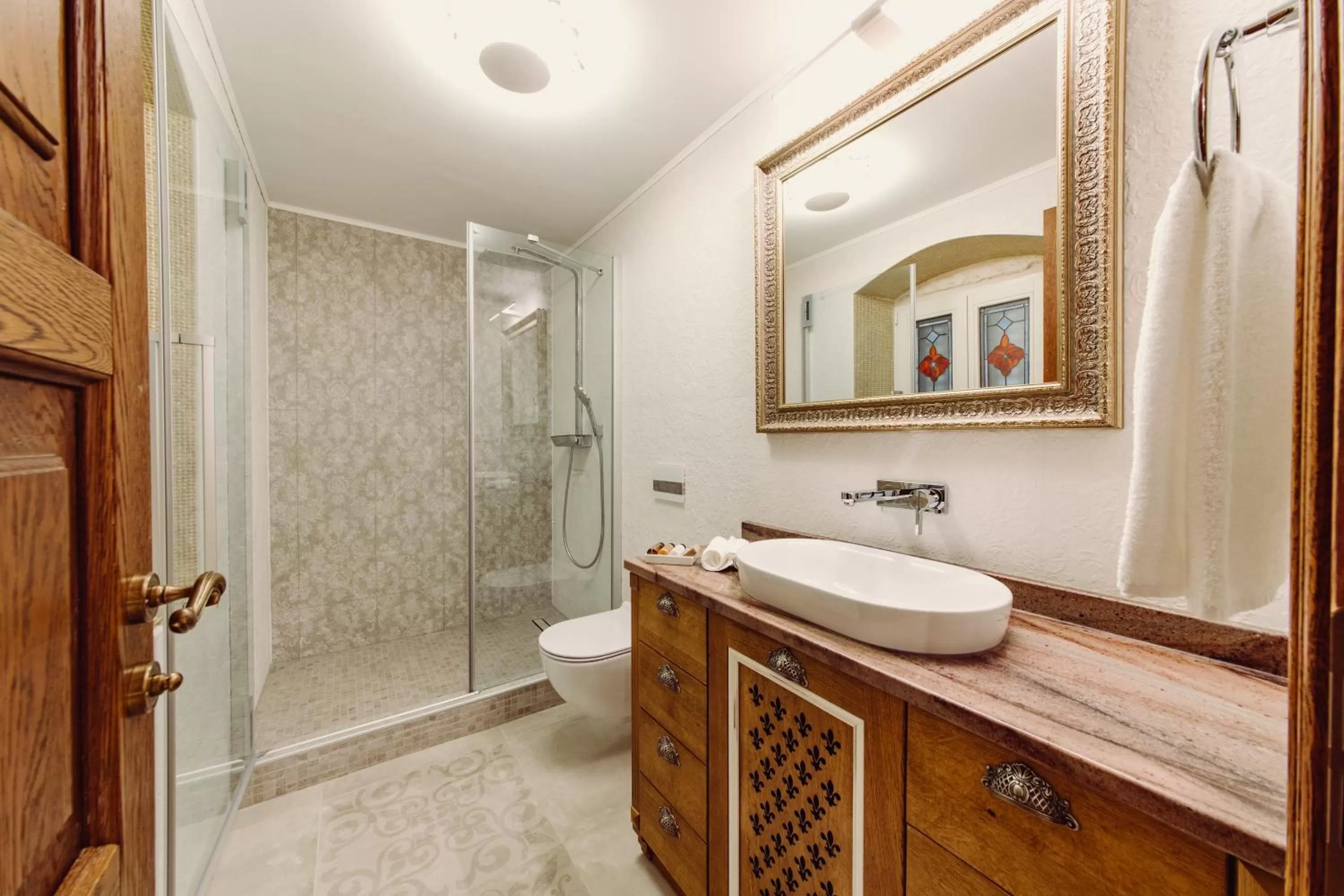 Bathroom in Villa Nepos Hotel