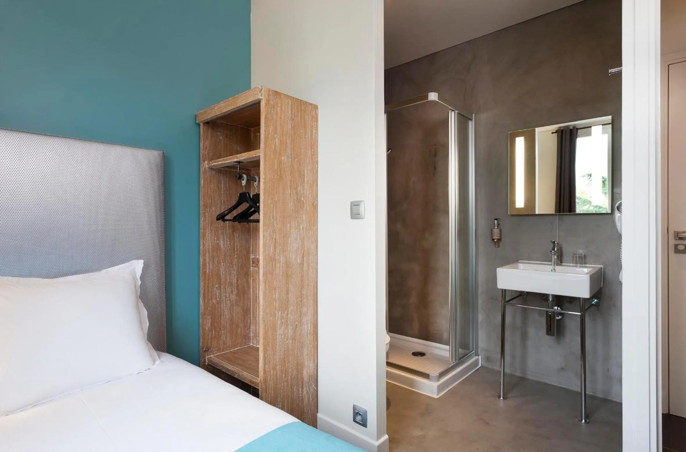 Photo of the whole room, Bed in Hotel Douglas