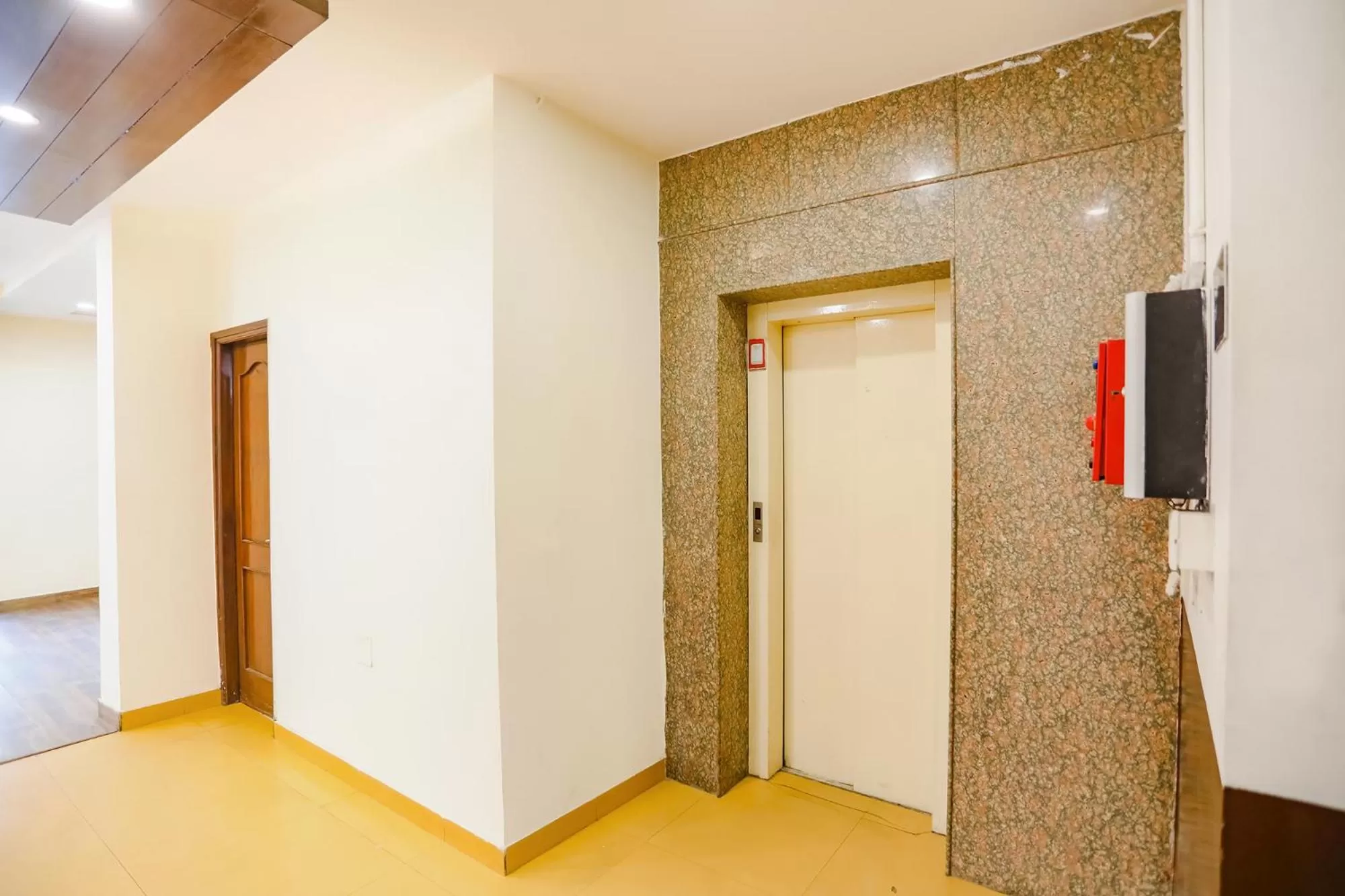 Lobby or reception in FabHotel Hexa Ghaziabad