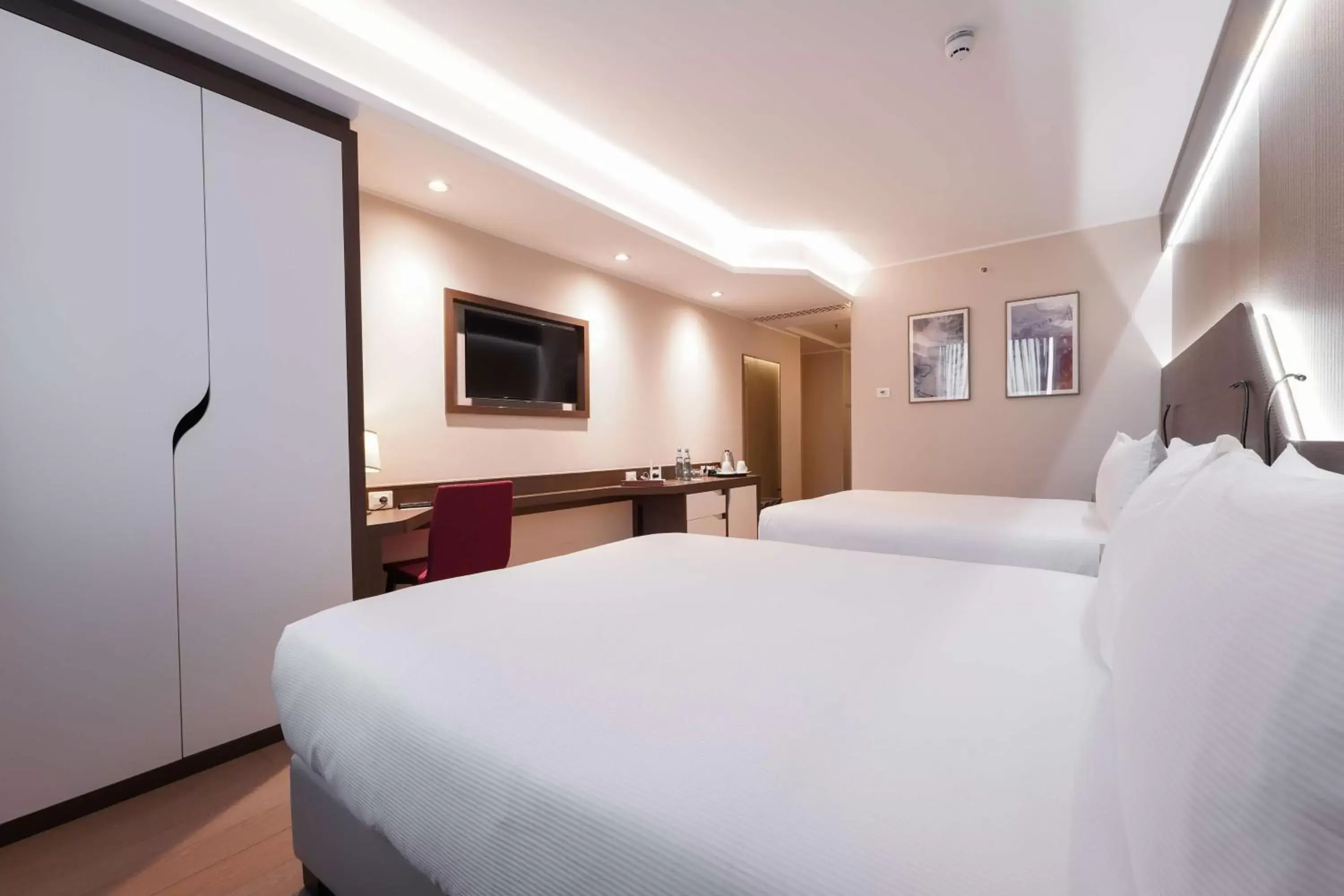 Bed in DoubleTree by Hilton Yerevan City Centre