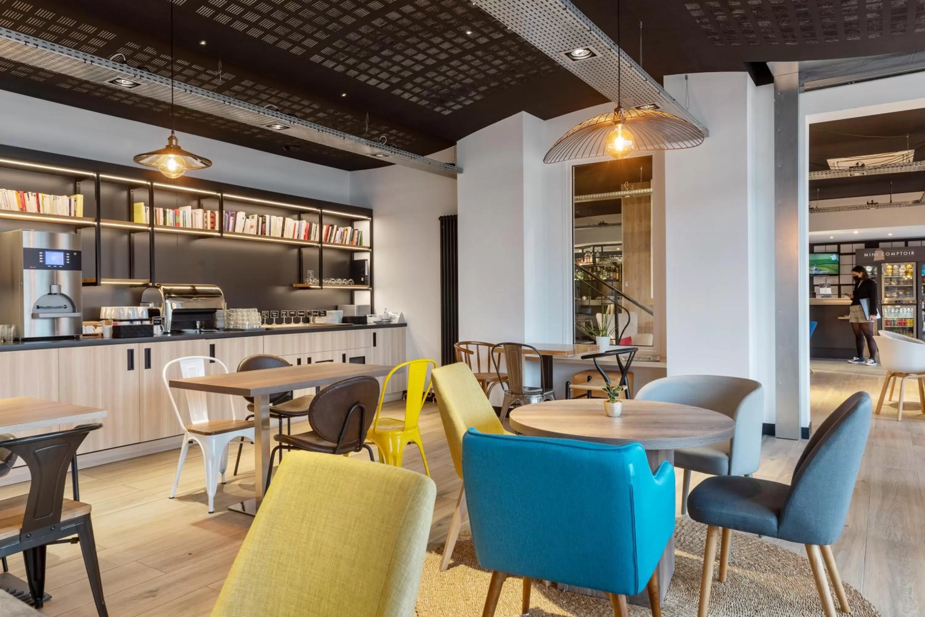 Lobby or reception in Campanile Epinal Centre - Gare