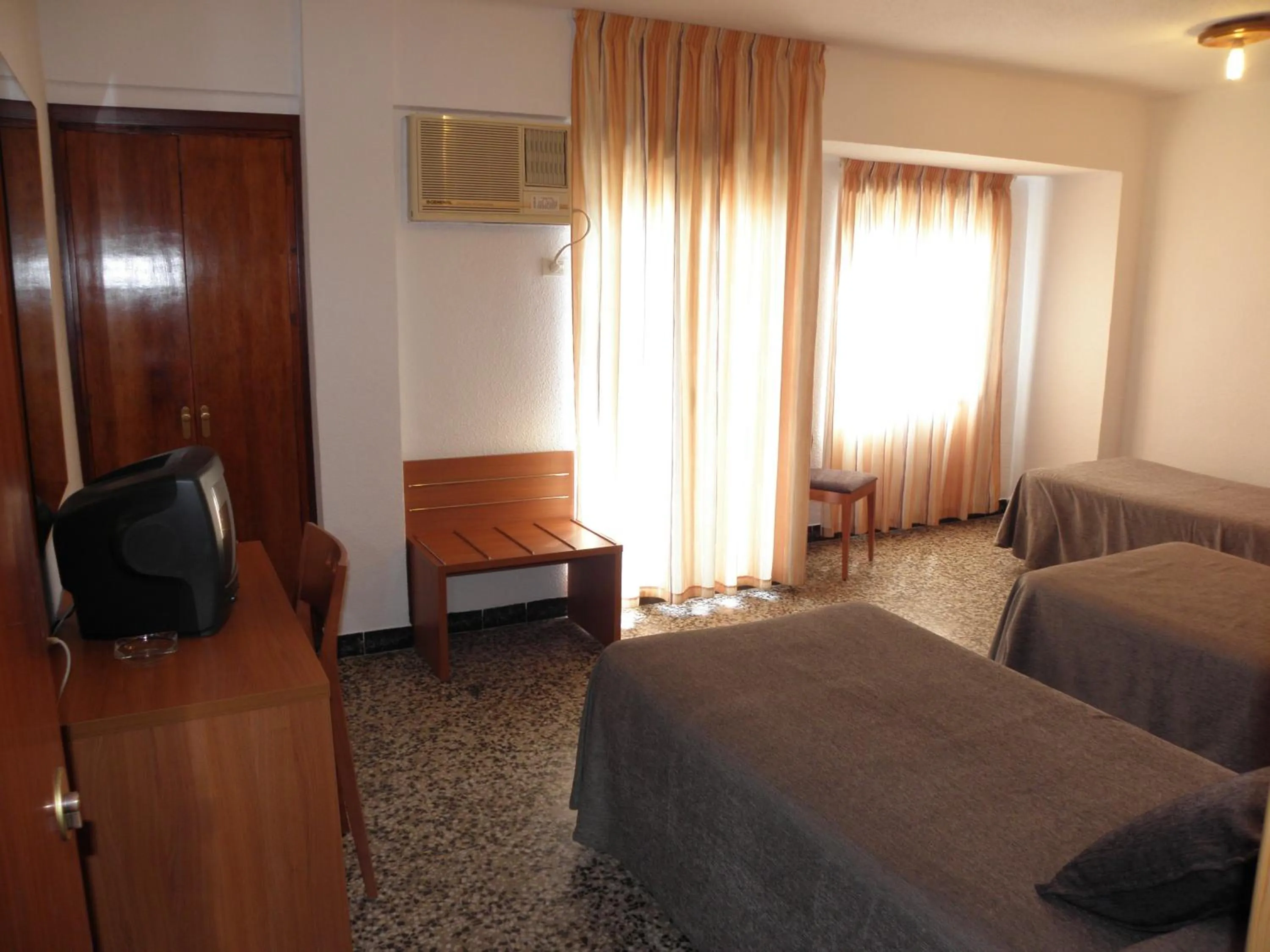 Photo of the whole room, Bed in Hotel Jardín
