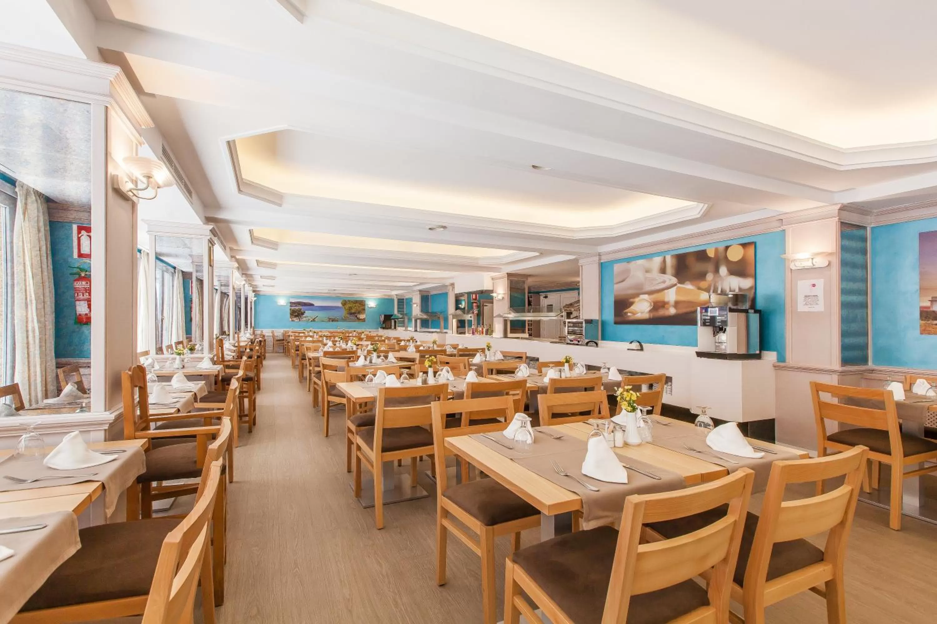 Restaurant/places to eat in Hotel Voramar