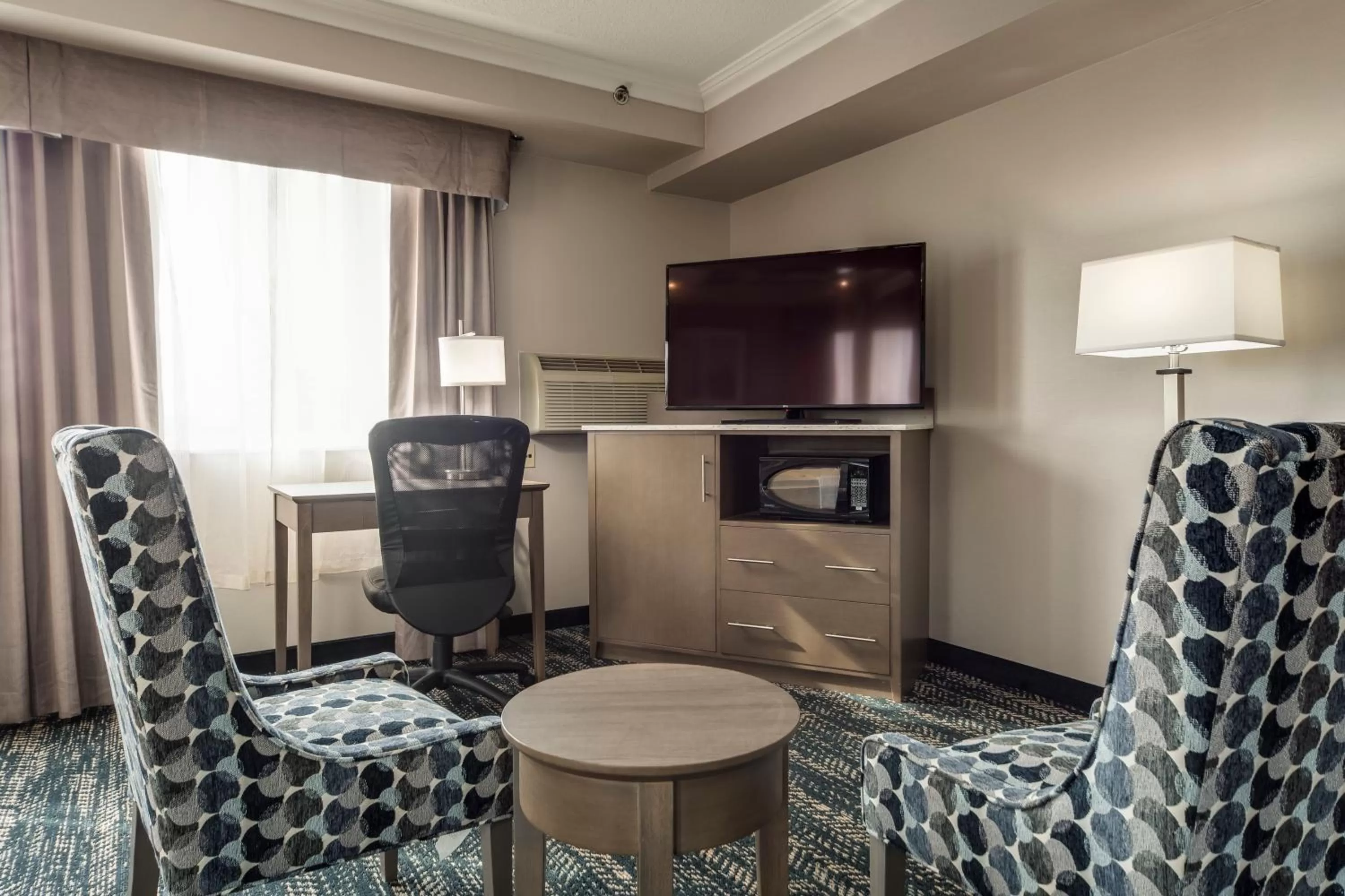 Seating area in Monte Carlo Inn Brampton