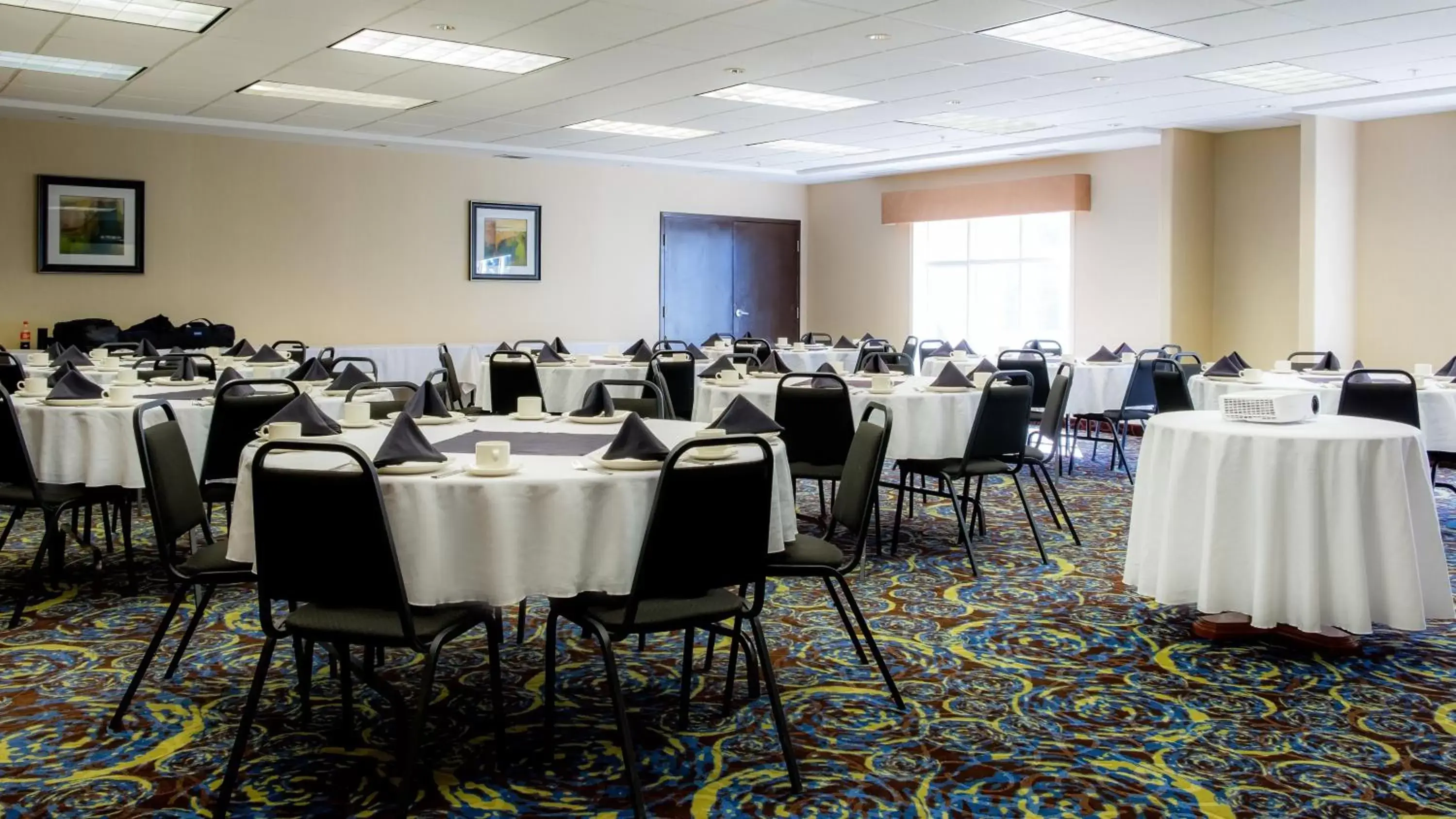 Banquet/Function facilities, Restaurant/Places to Eat in Holiday Inn Express Hotel & Suites - Edmonton International Airport, an IHG Hotel