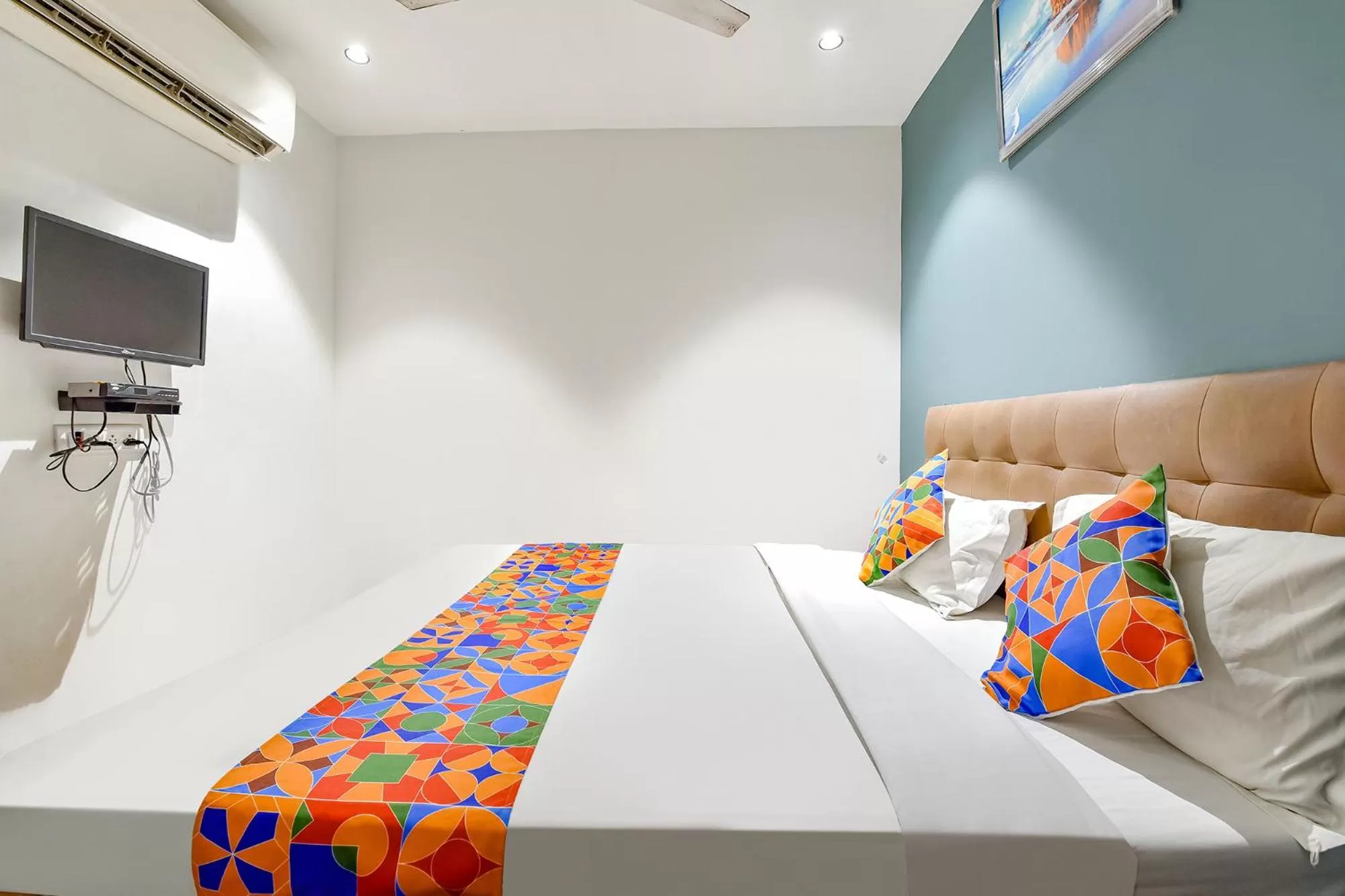 Bed in FabHotel Nidhivan, Udhna Junction