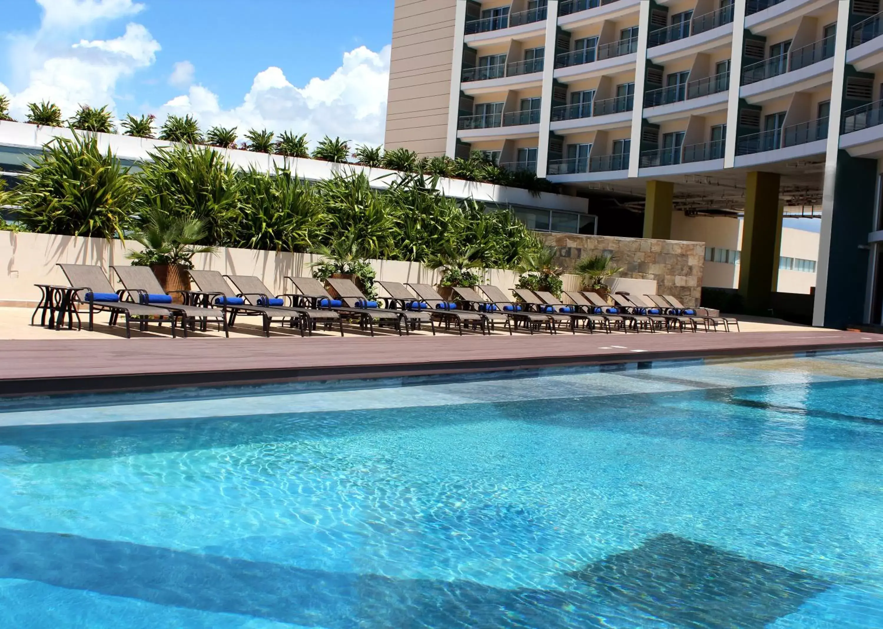 Swimming pool, Property Building in Krystal Urban Cancun & Beach Club