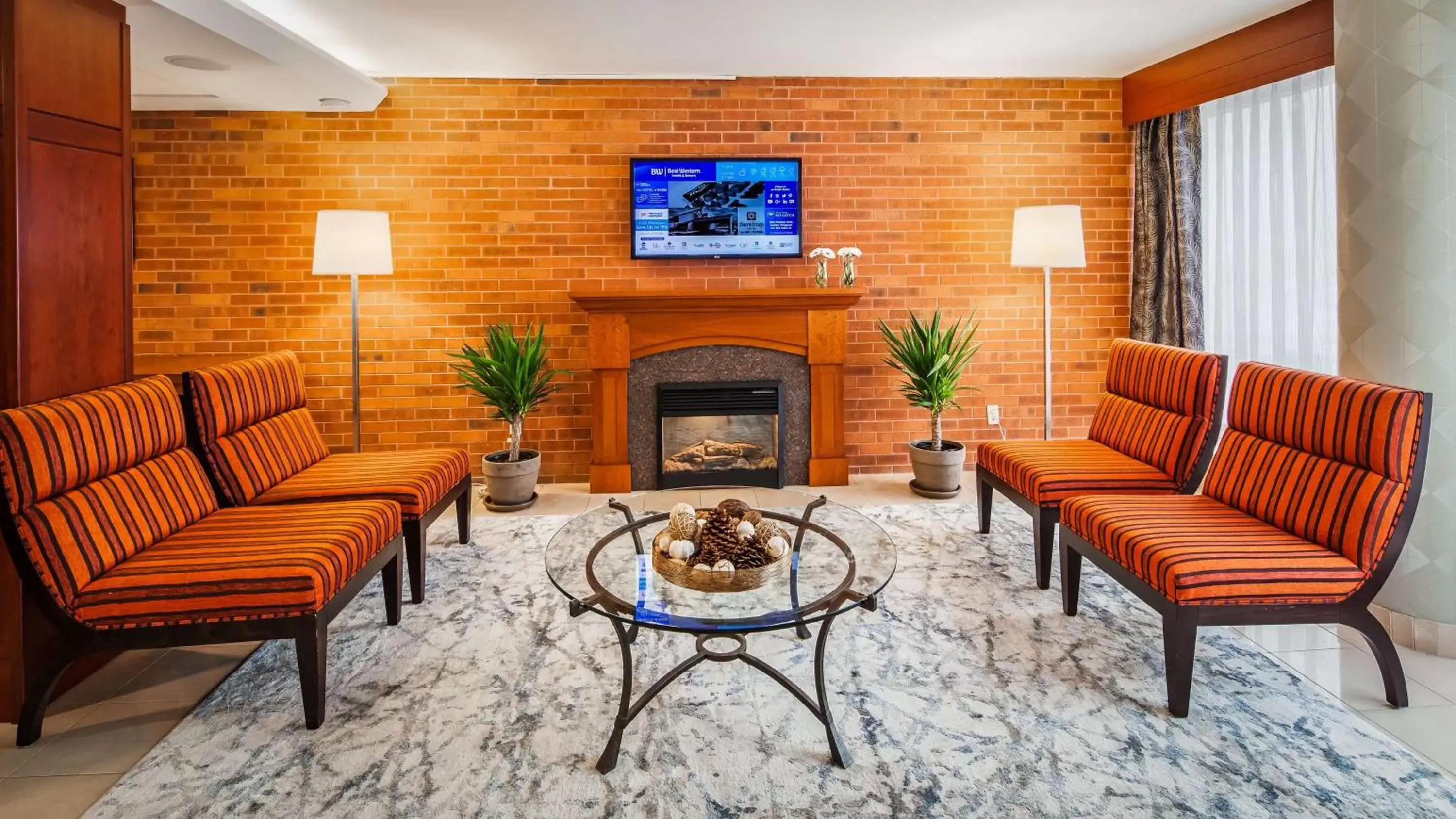 Lobby or reception, Seating Area in Best Western Plus Ottawa City Centre