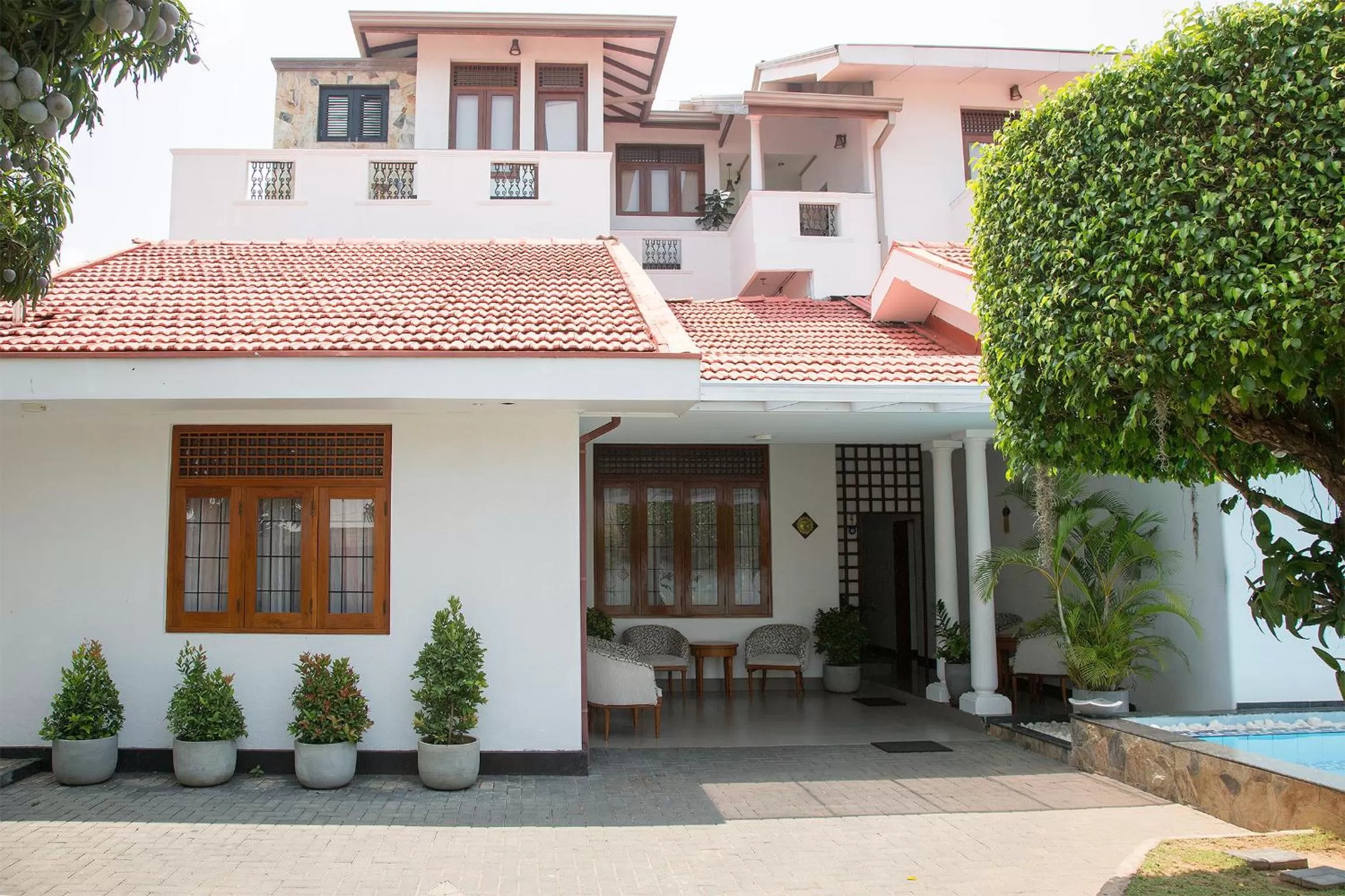 Facade/entrance in Suriya Arana