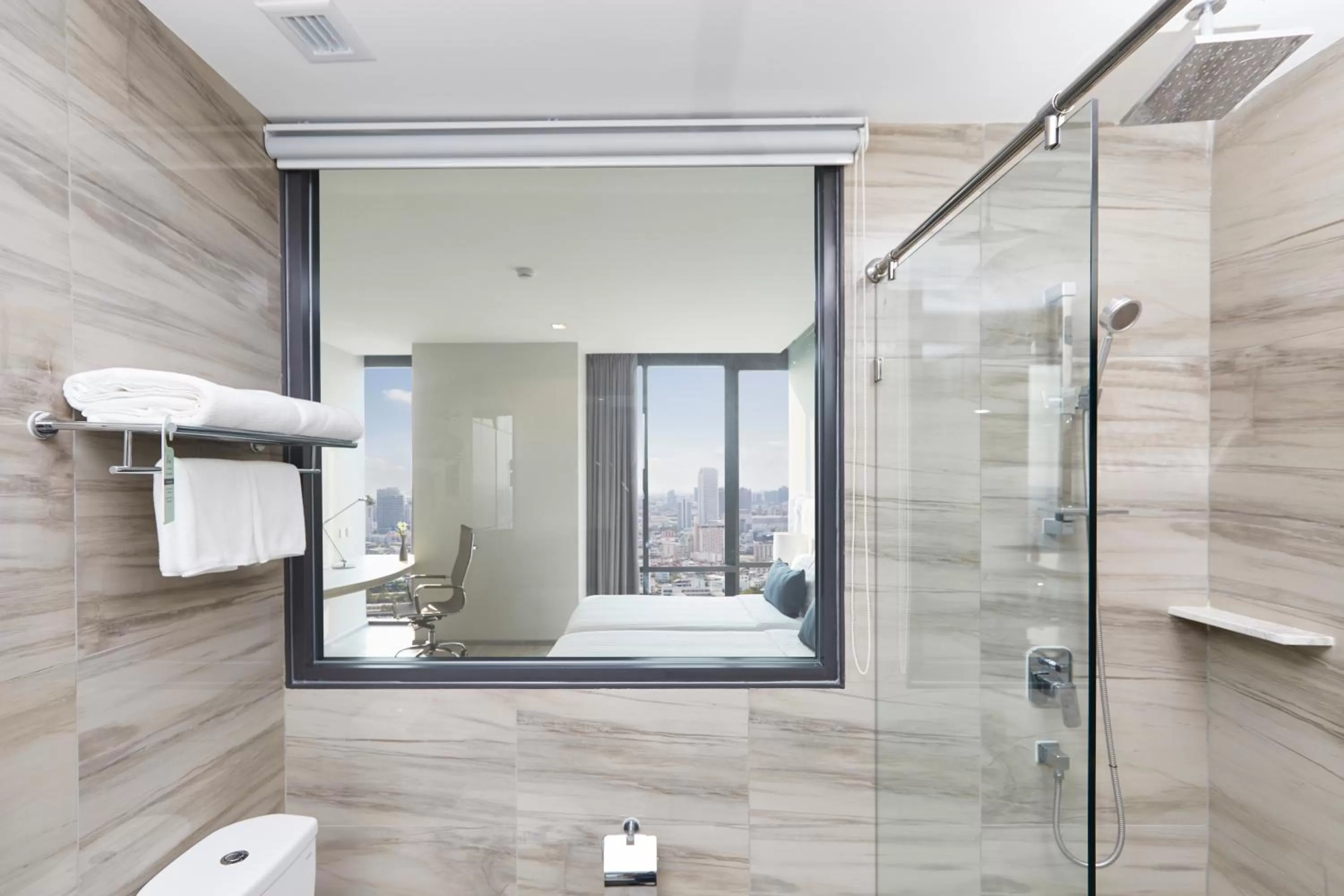 Bathroom in The Quarter Ari by UHG