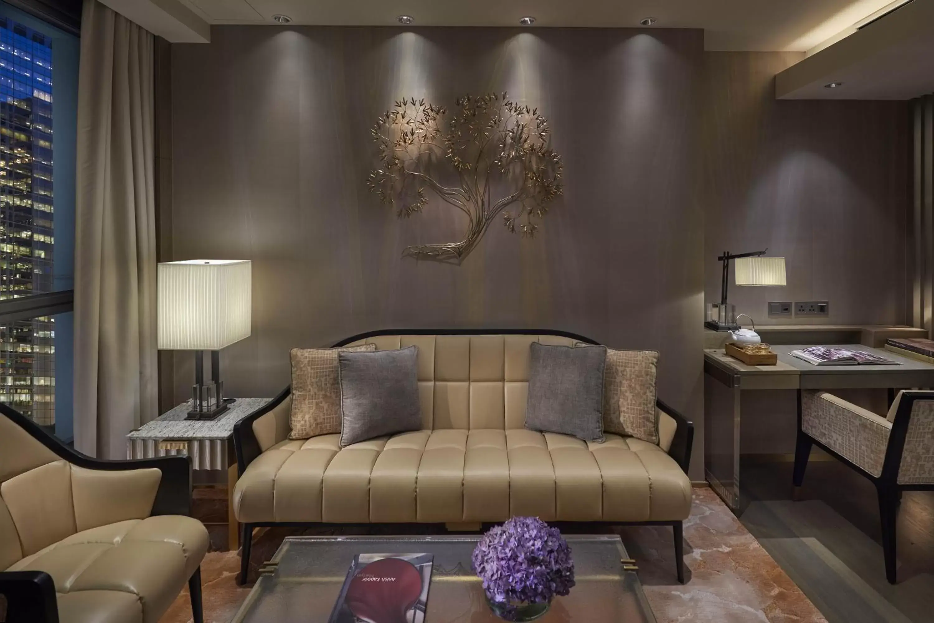 Living room, Seating Area in The Landmark Mandarin Oriental, Hong Kong