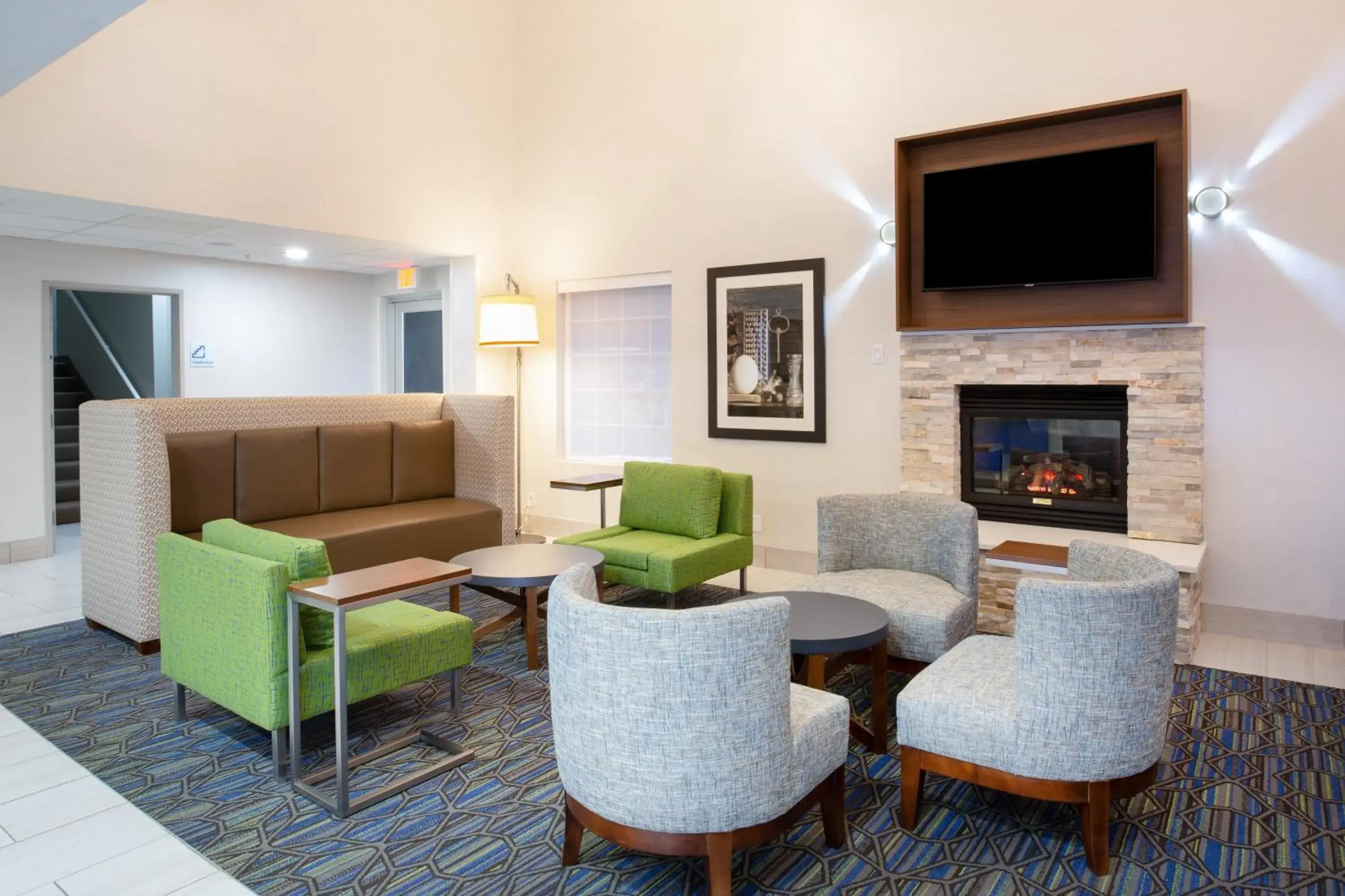 Property building, Seating Area in Holiday Inn Express & Suites Lincoln City, an IHG Hotel