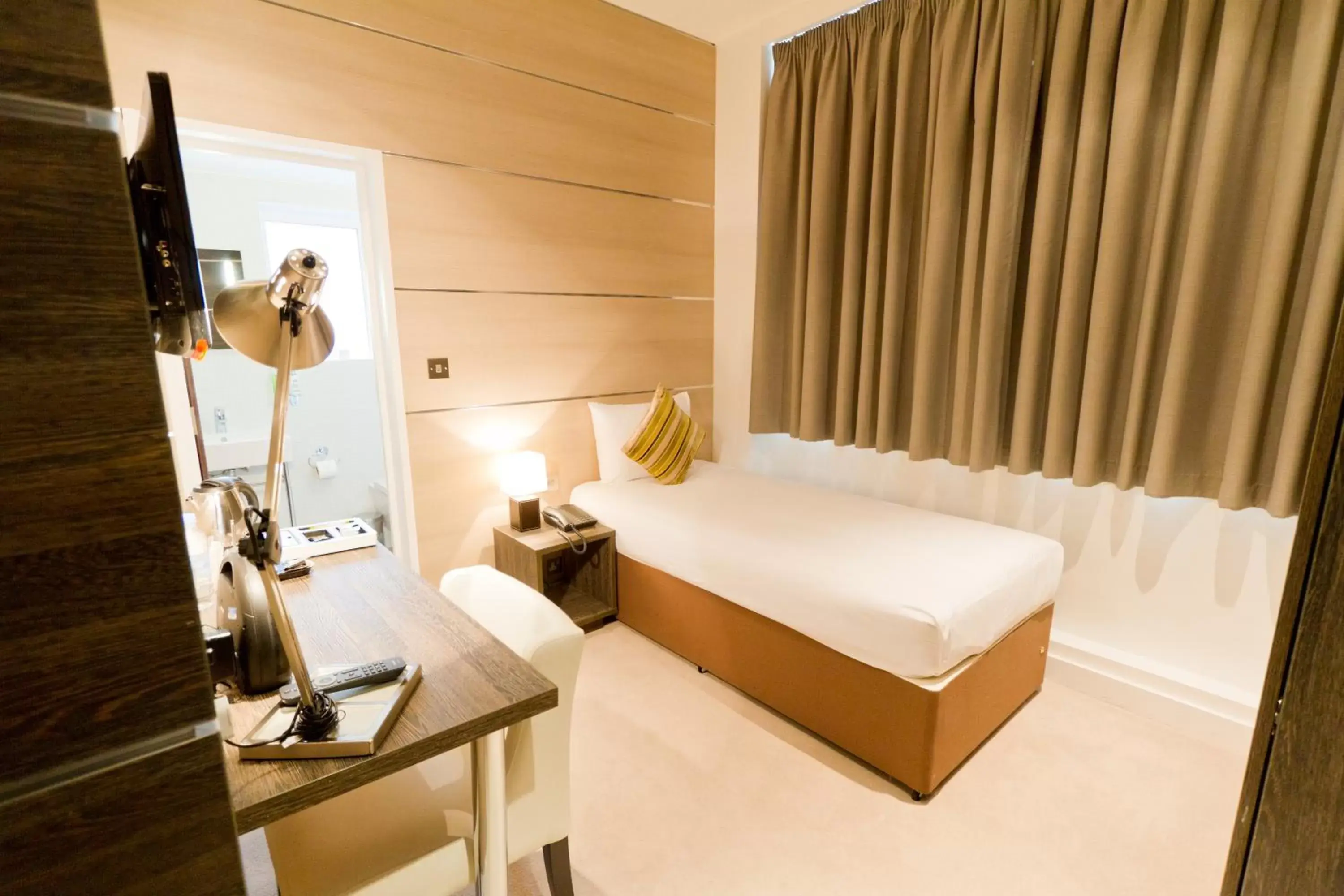 Bedroom, Bed in The Wesley Euston Bedroom, Bed in The Wesley Euston