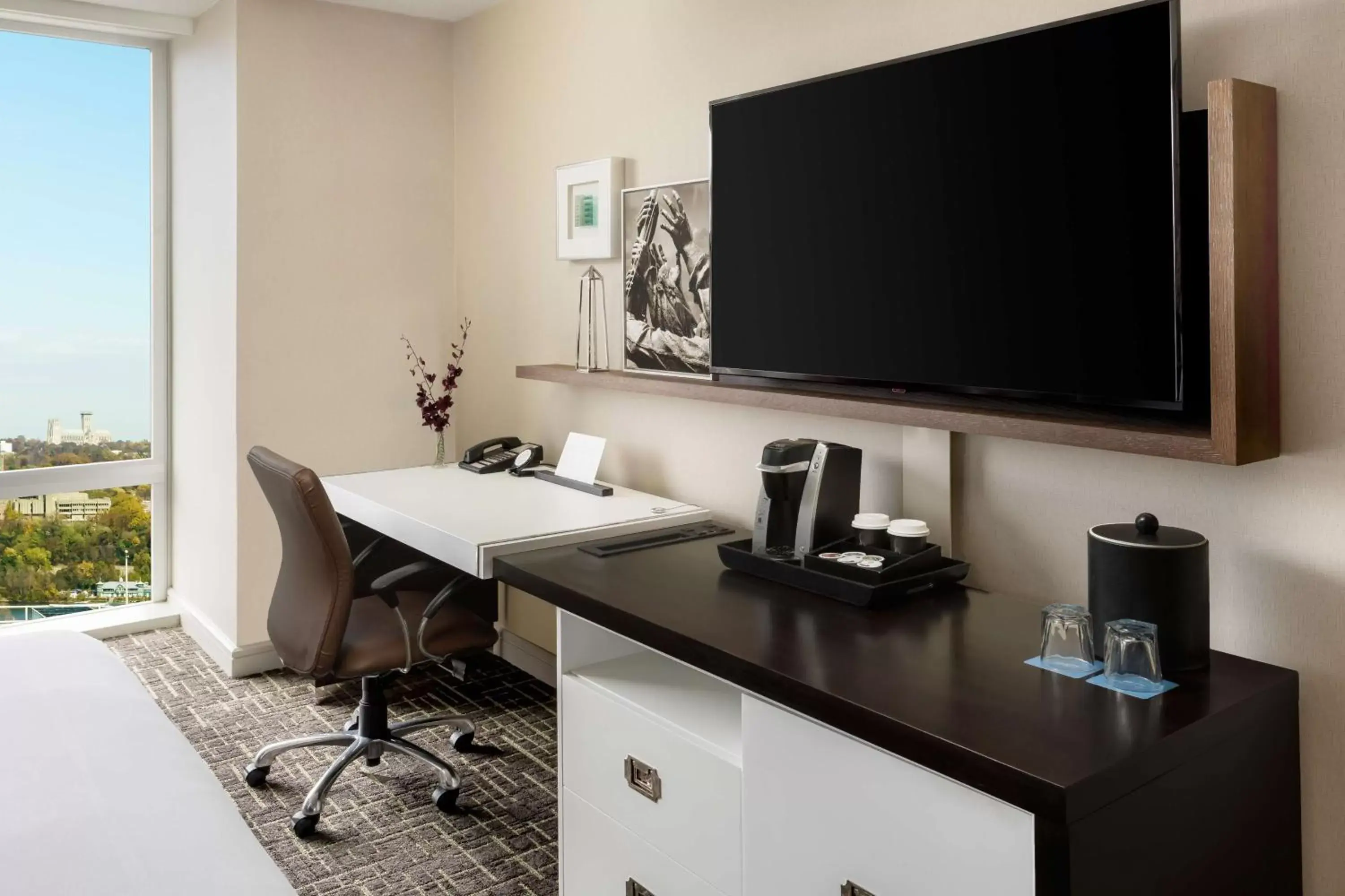 Photo of the whole room, TV/Entertainment Center in Hyatt Centric Arlington