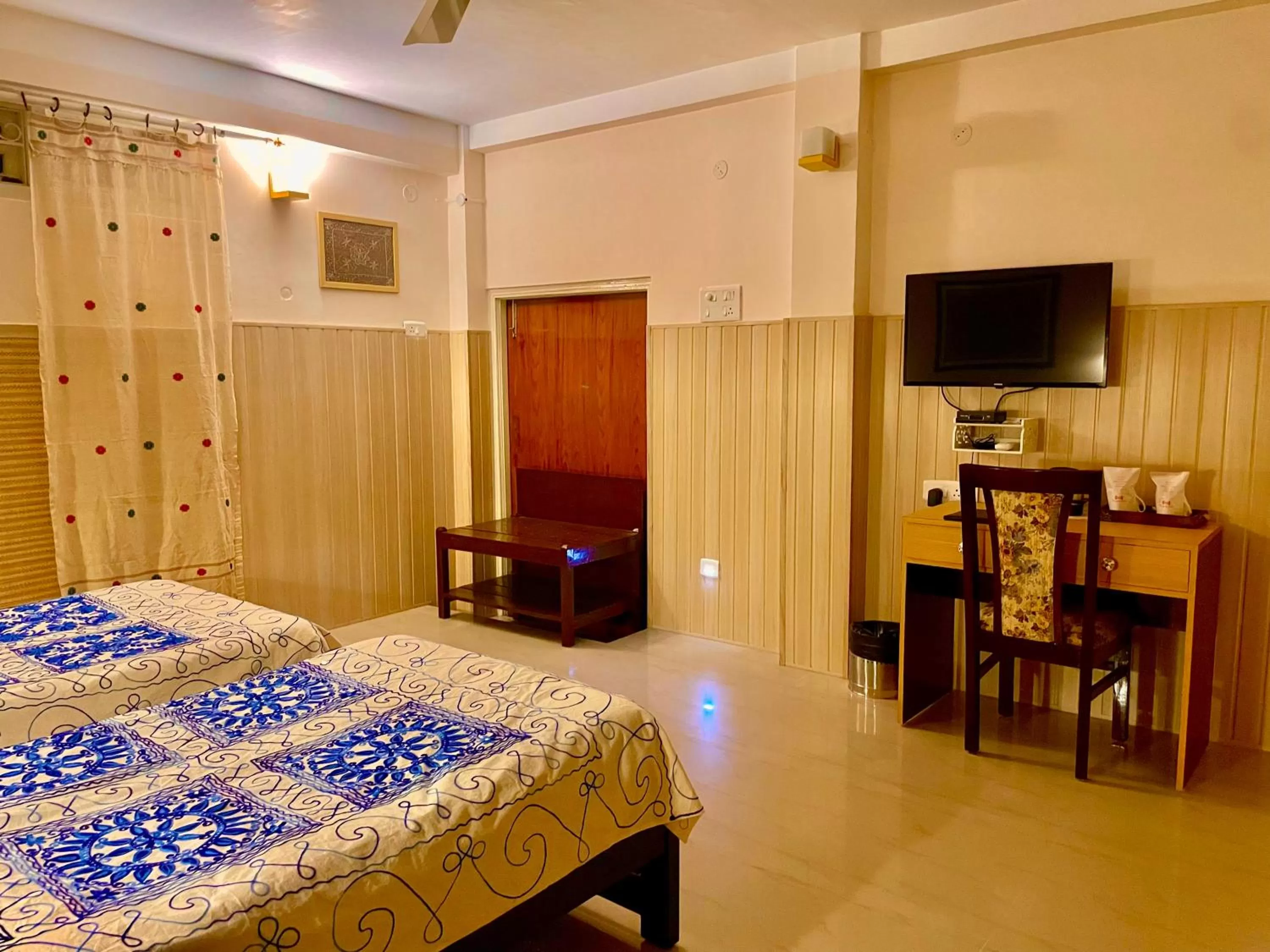 Photo of the whole room, Bed in Bougainvillea