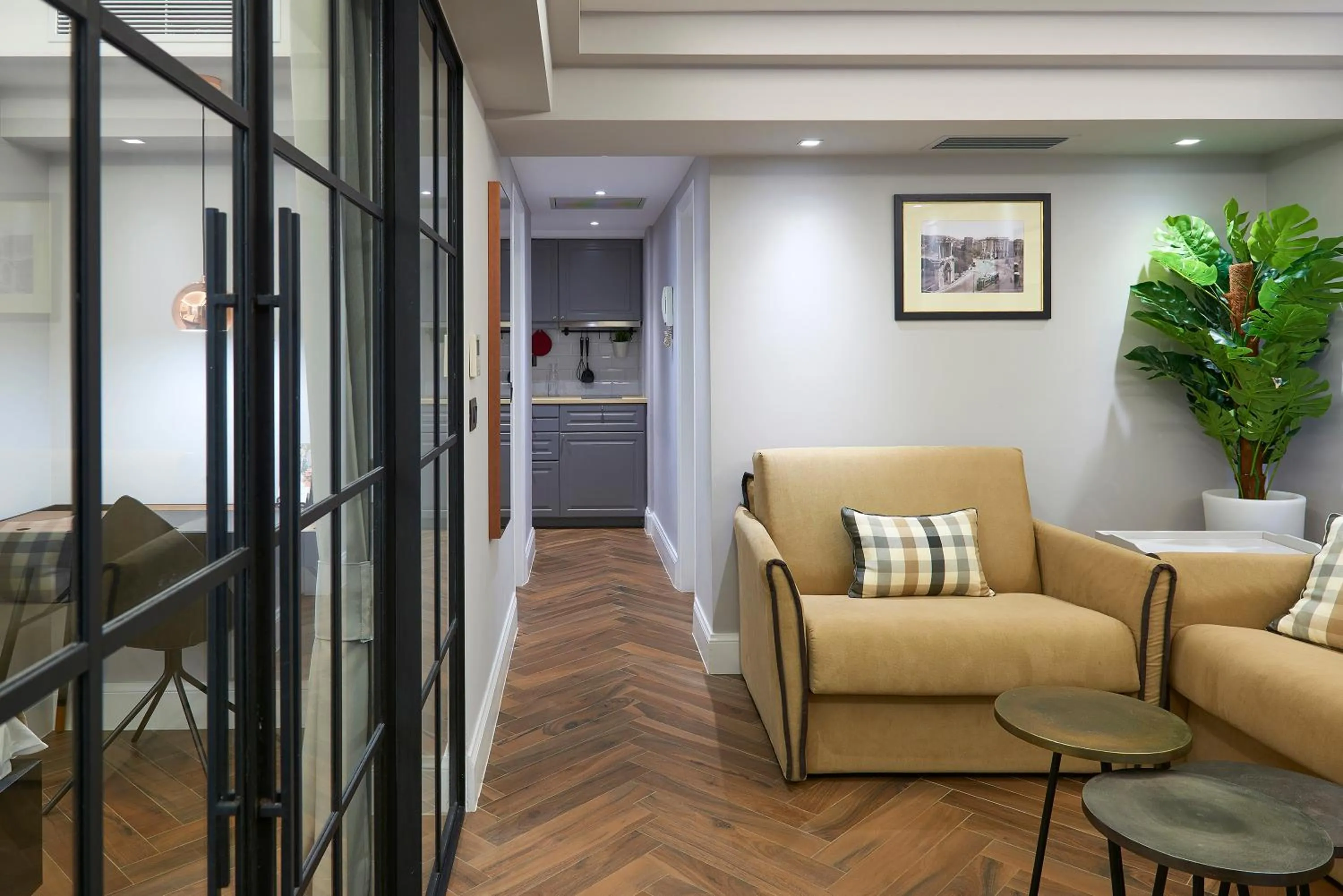 Photo of the whole room in Marble House