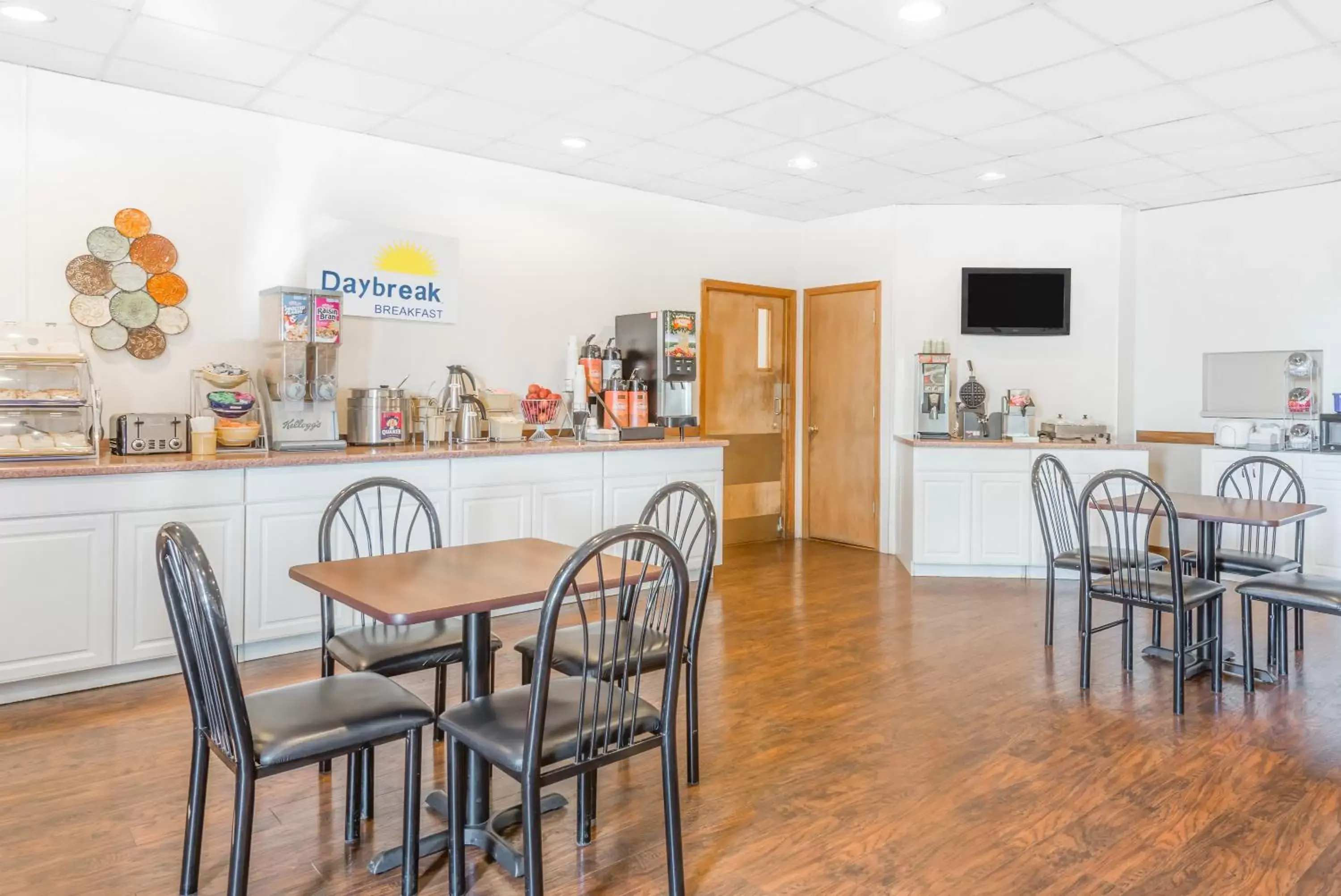 Breakfast, Restaurant/Places to Eat in Days Inn by Wyndham St Clairsville