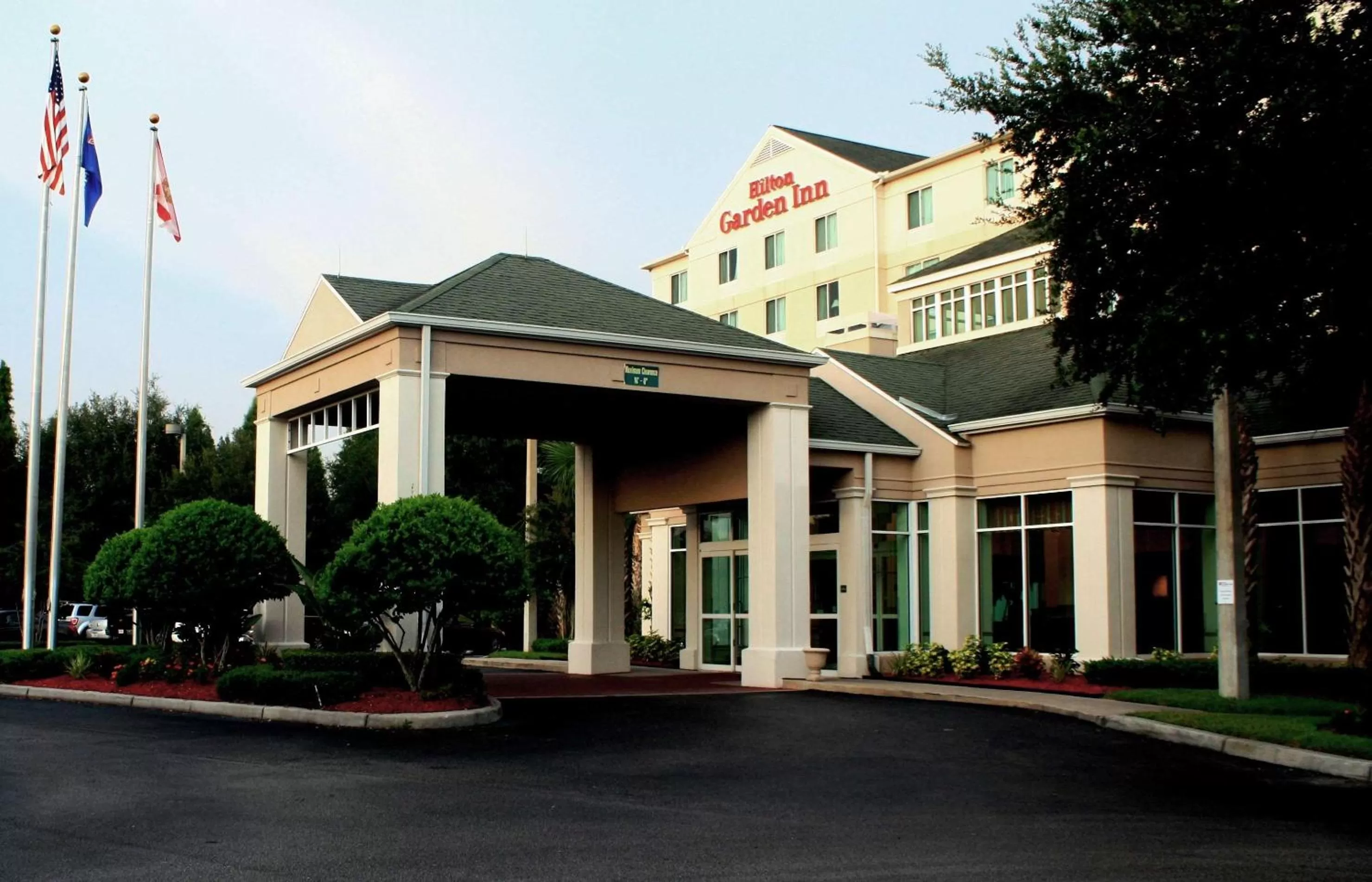 Property building in Hilton Garden Inn Tampa North